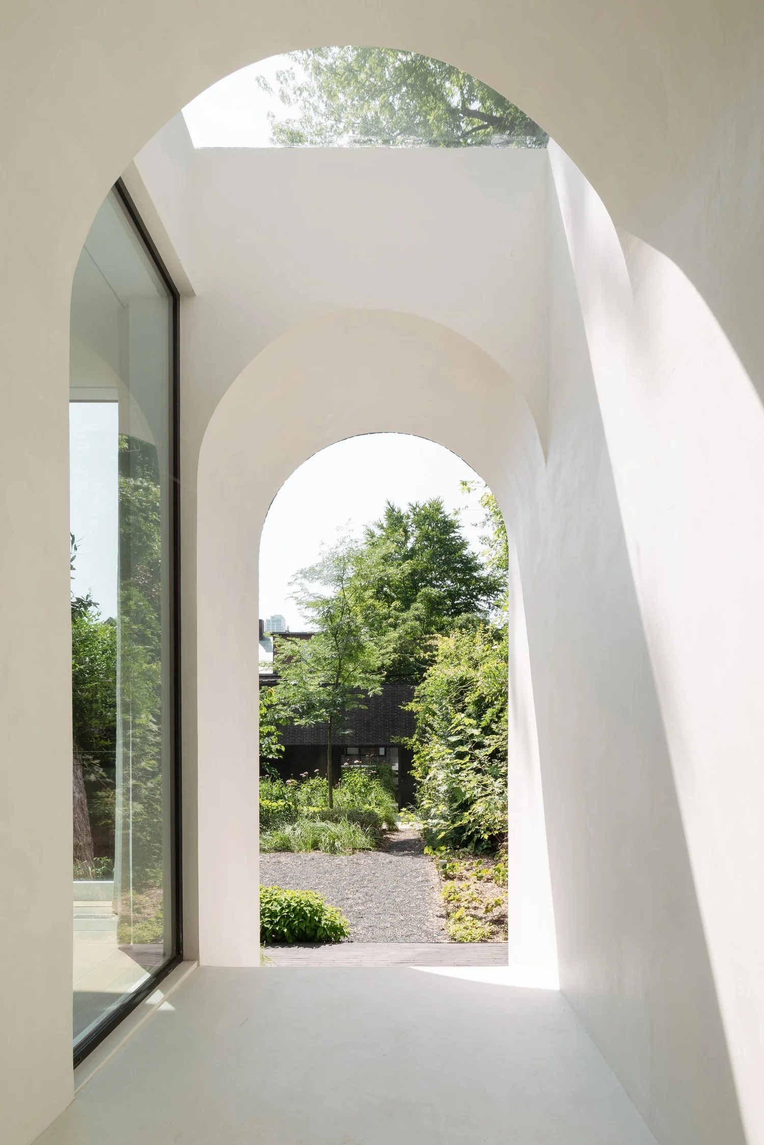 gh3* — Roxborough House