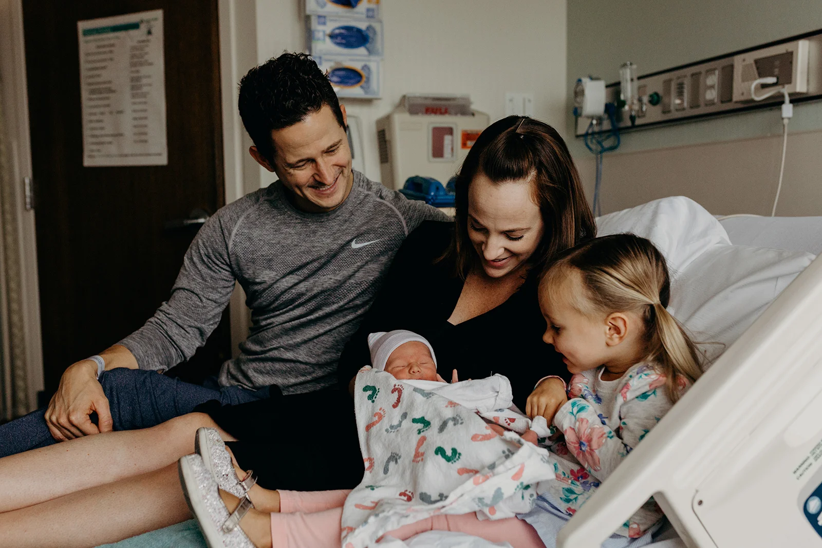 ohhappydawnphotographybirths-7.jpg