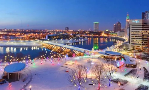 Lights at the Scioto Mile: 11/17- 1/2 Downtown Columbus with be lit with more than 200,000 lights for the Holiday Light Display. This spectacular display will span Columbus Commons, the Lazarus Building and along the Scioto Mile. You can even do a group segue tour if you really want to experience the scene first hand!