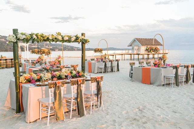 ©AlexisJuneWeddings_AisleSocietyLovesSandalsBeachReception-13.jpeg