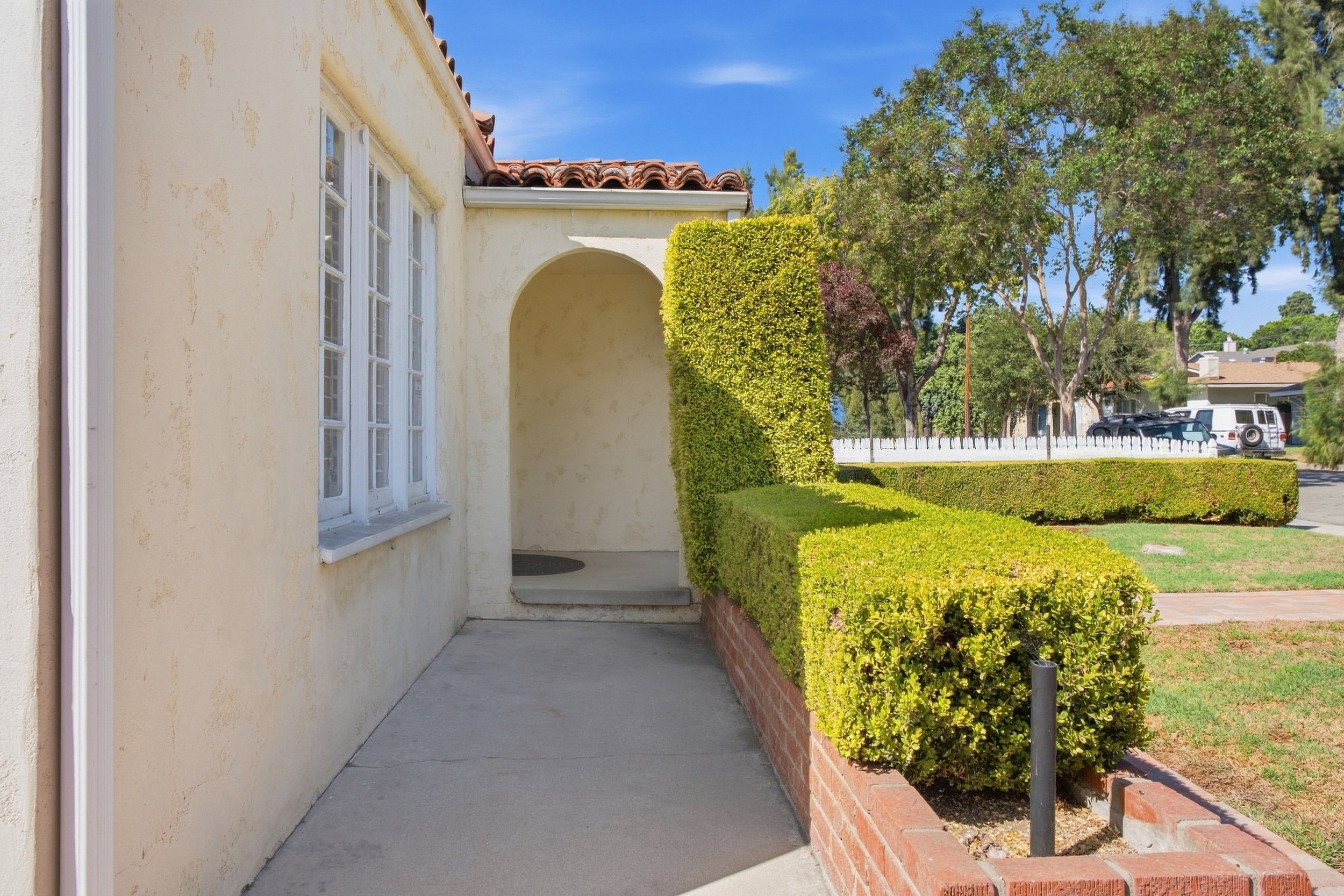 05-7741-friends-ave-whittier.jpg