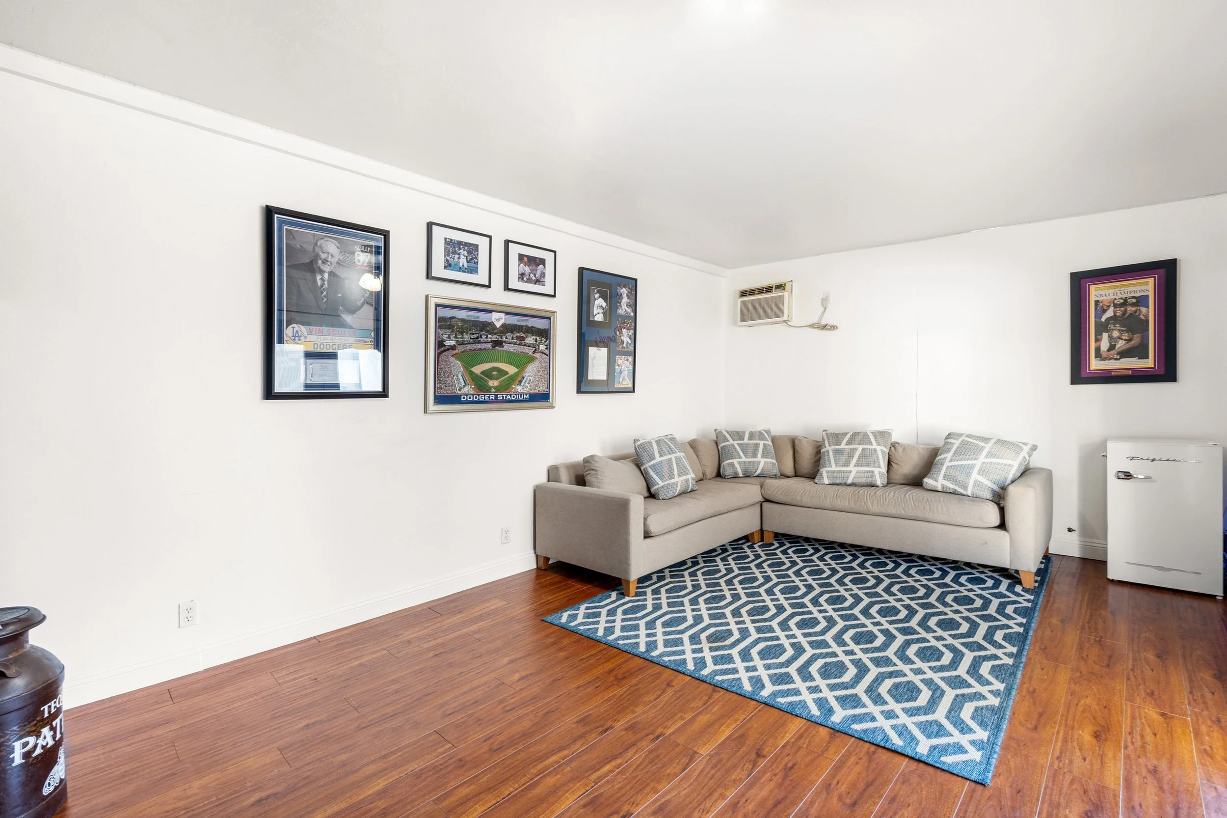 38-7741-friends-ave-whittier.jpg