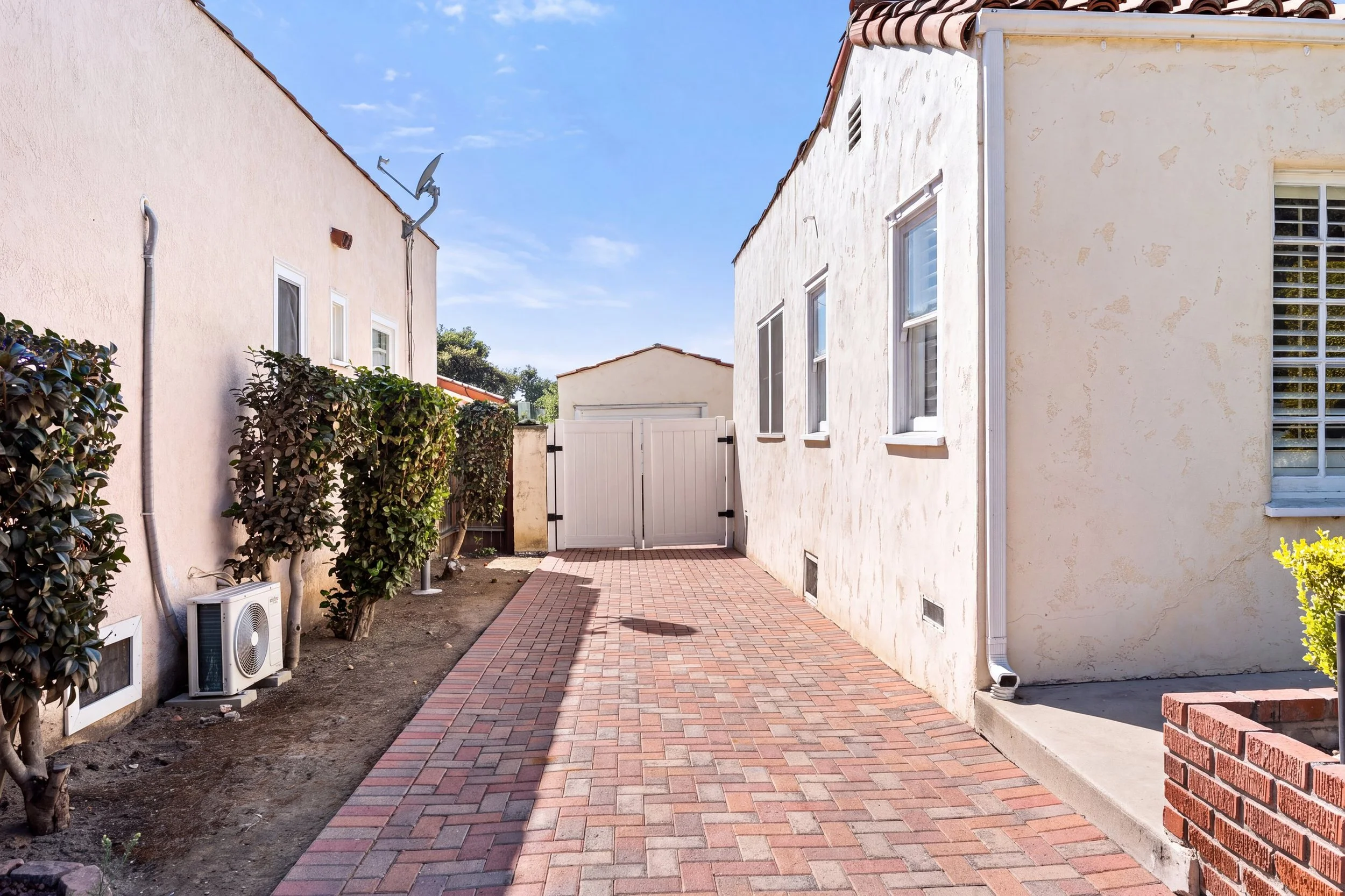 47-7741-friends-ave-whittier.jpg