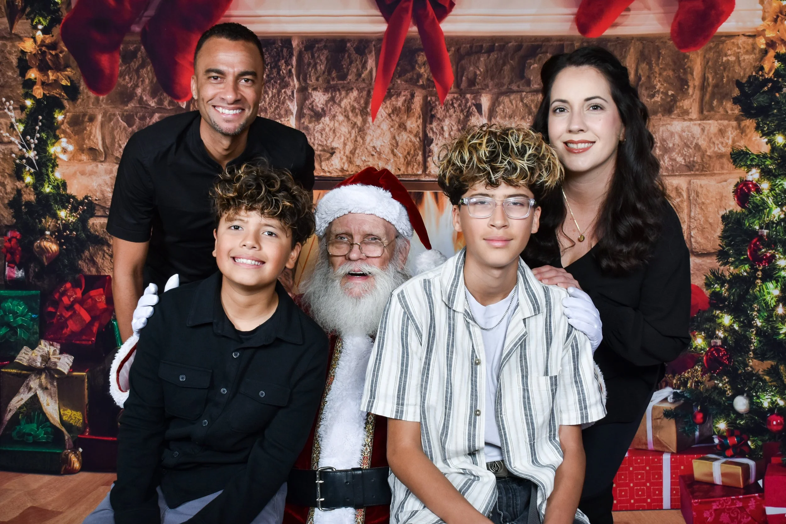 Team Remo Photos with Santa 2025 - Davis Family 2.jpg