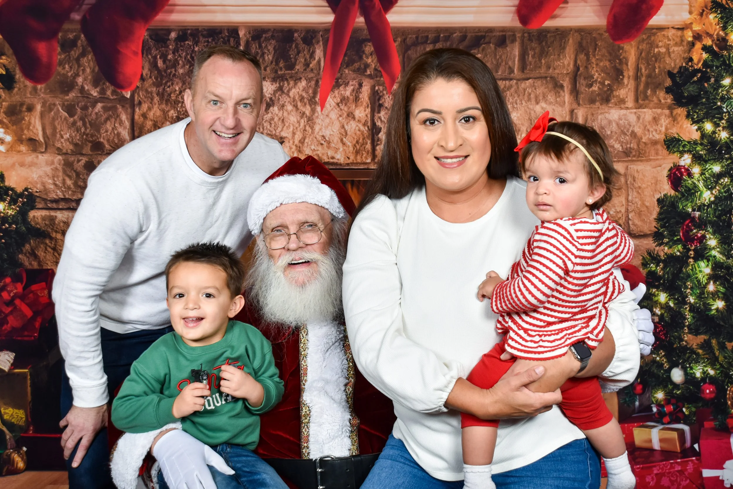 Team Remo Photos with Santa 2025 - Hurtado Family 1.jpg