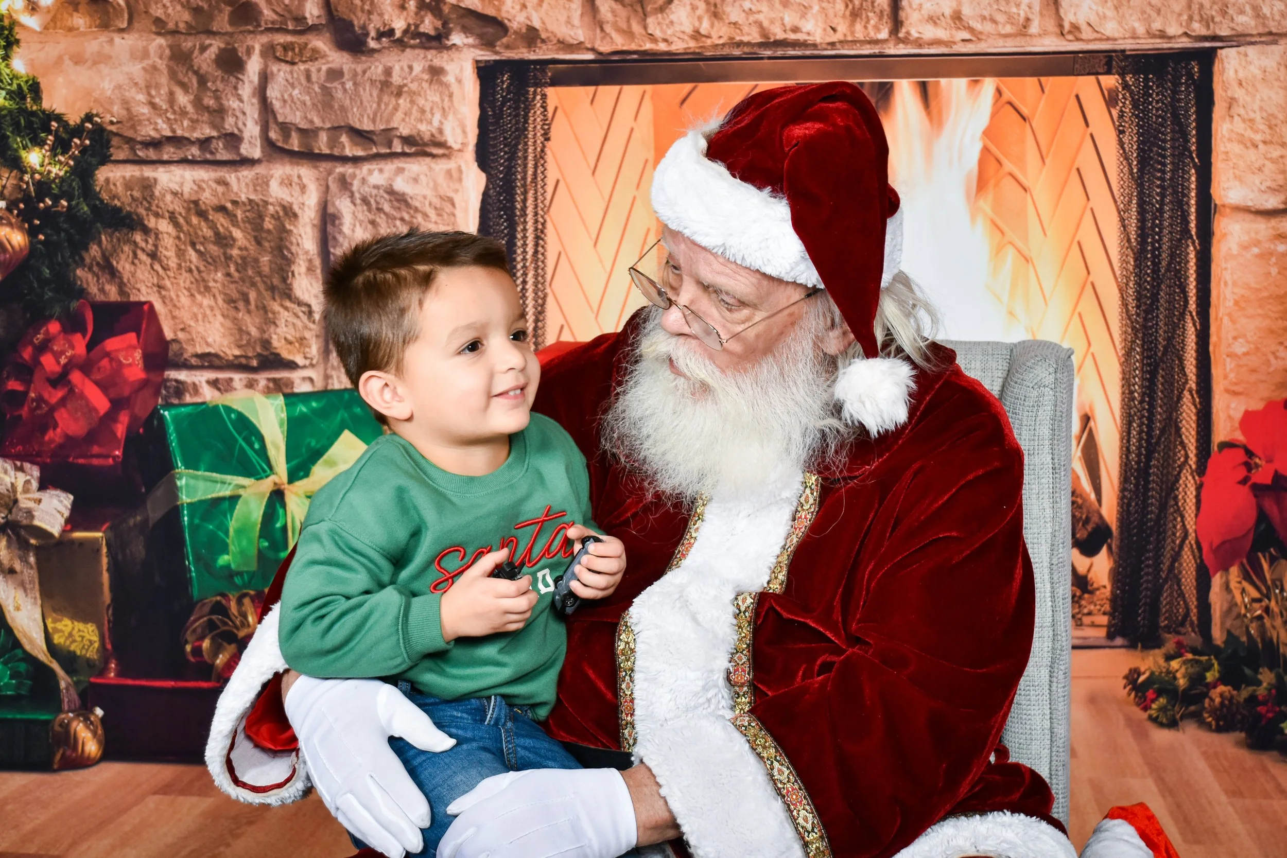 Team Remo Photos with Santa 2025 - Hurtado Family 4.jpg