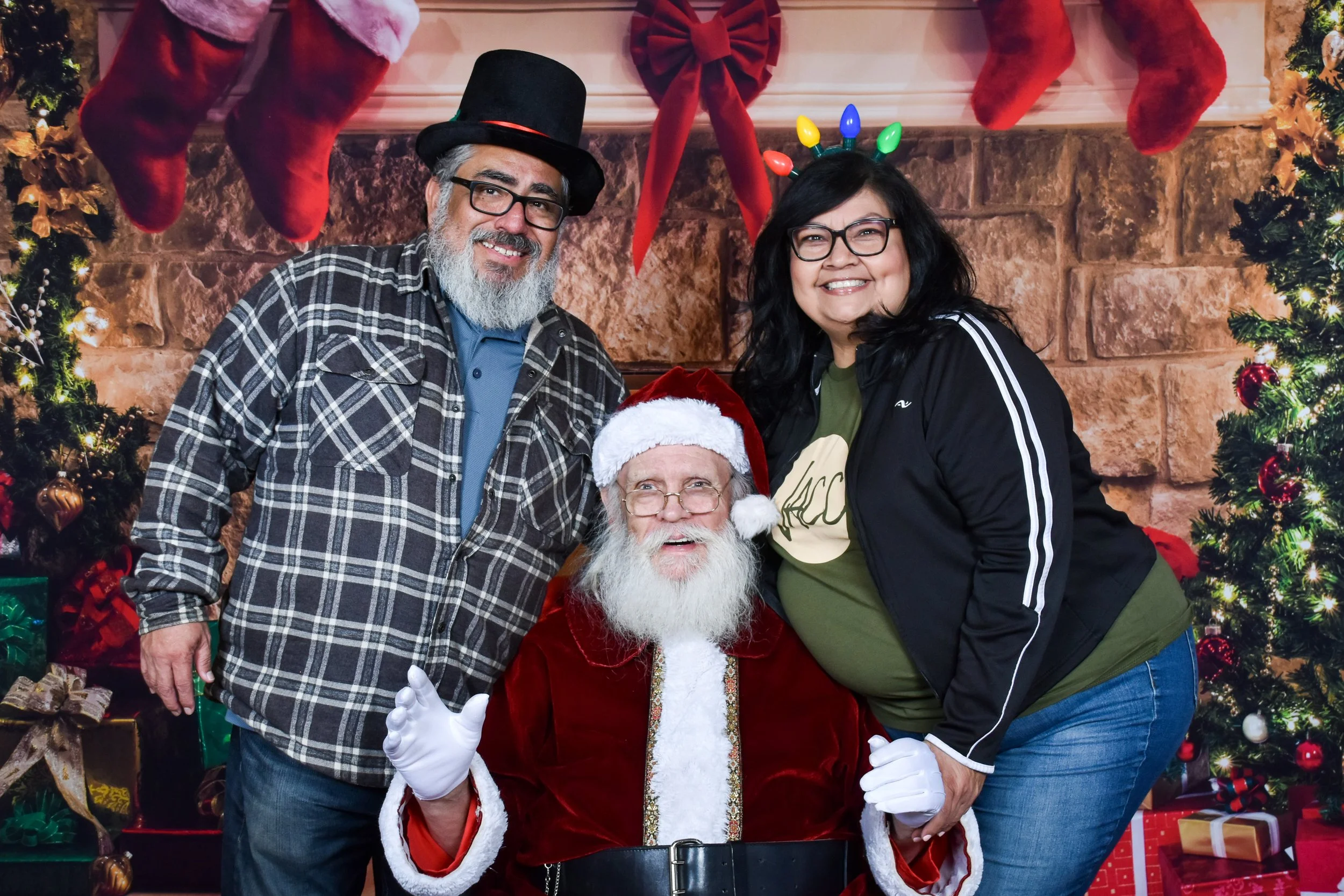 Team Remo Photos with Santa 2025 - Martinez Family 10.jpg