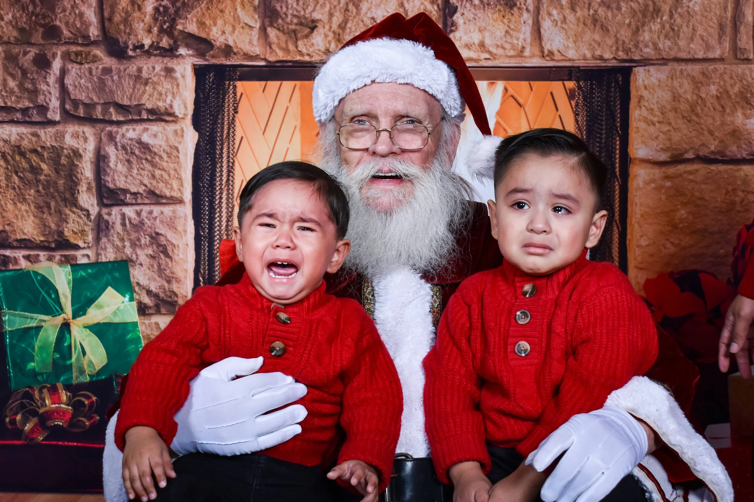 Team Remo Photos with Santa 2025 - Miramontes Family 5.jpg