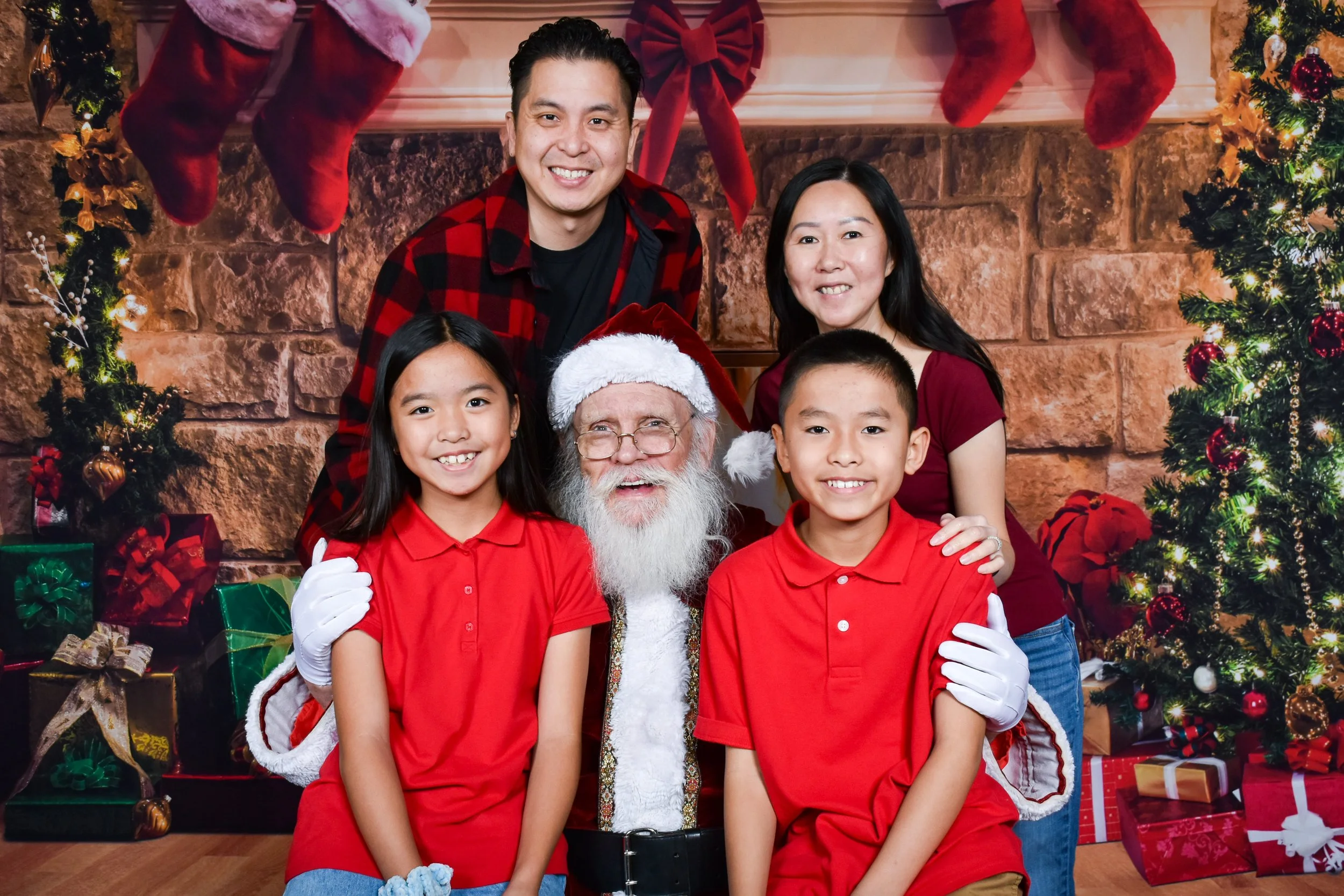 Team Remo Photos with Santa 2025 - Nguyen Family 2.jpg