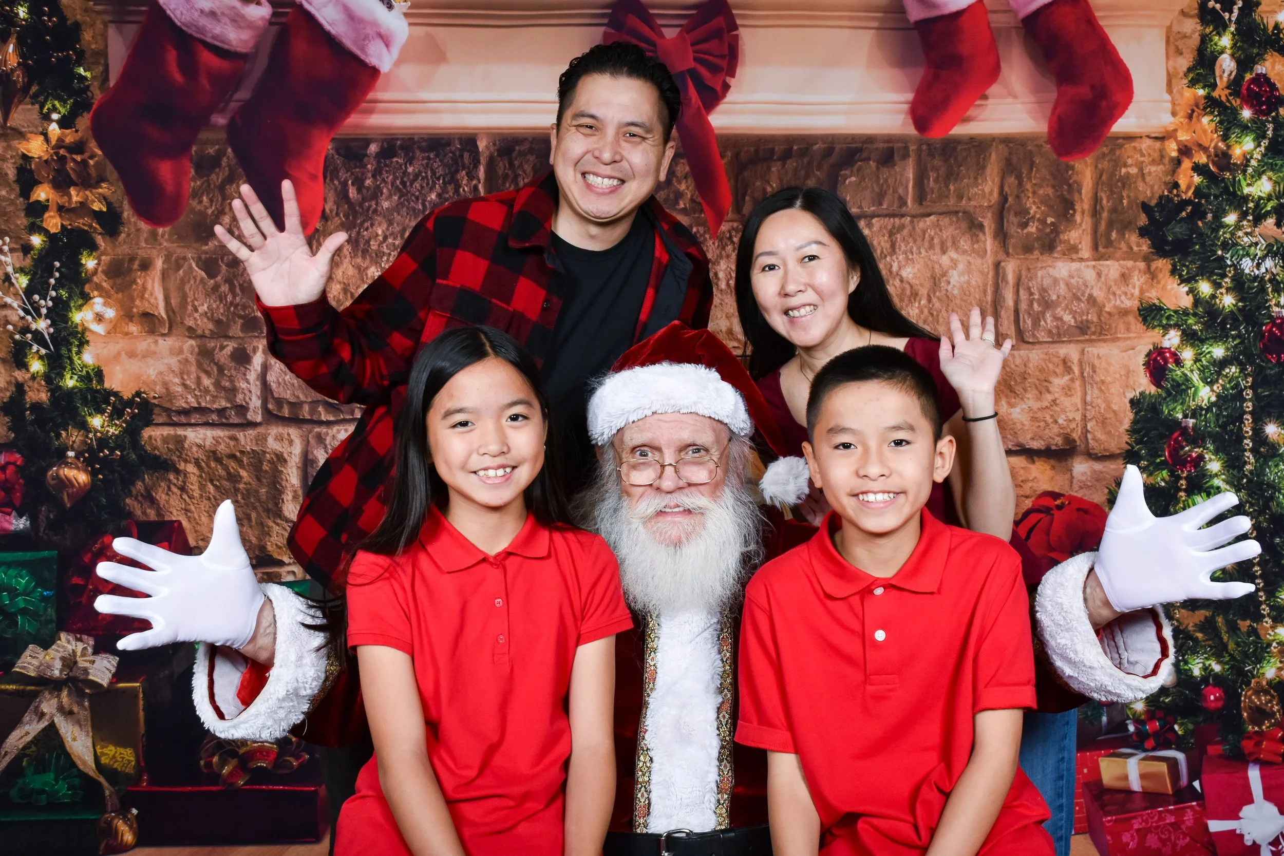 Team Remo Photos with Santa 2025 - Nguyen Family 4.jpg
