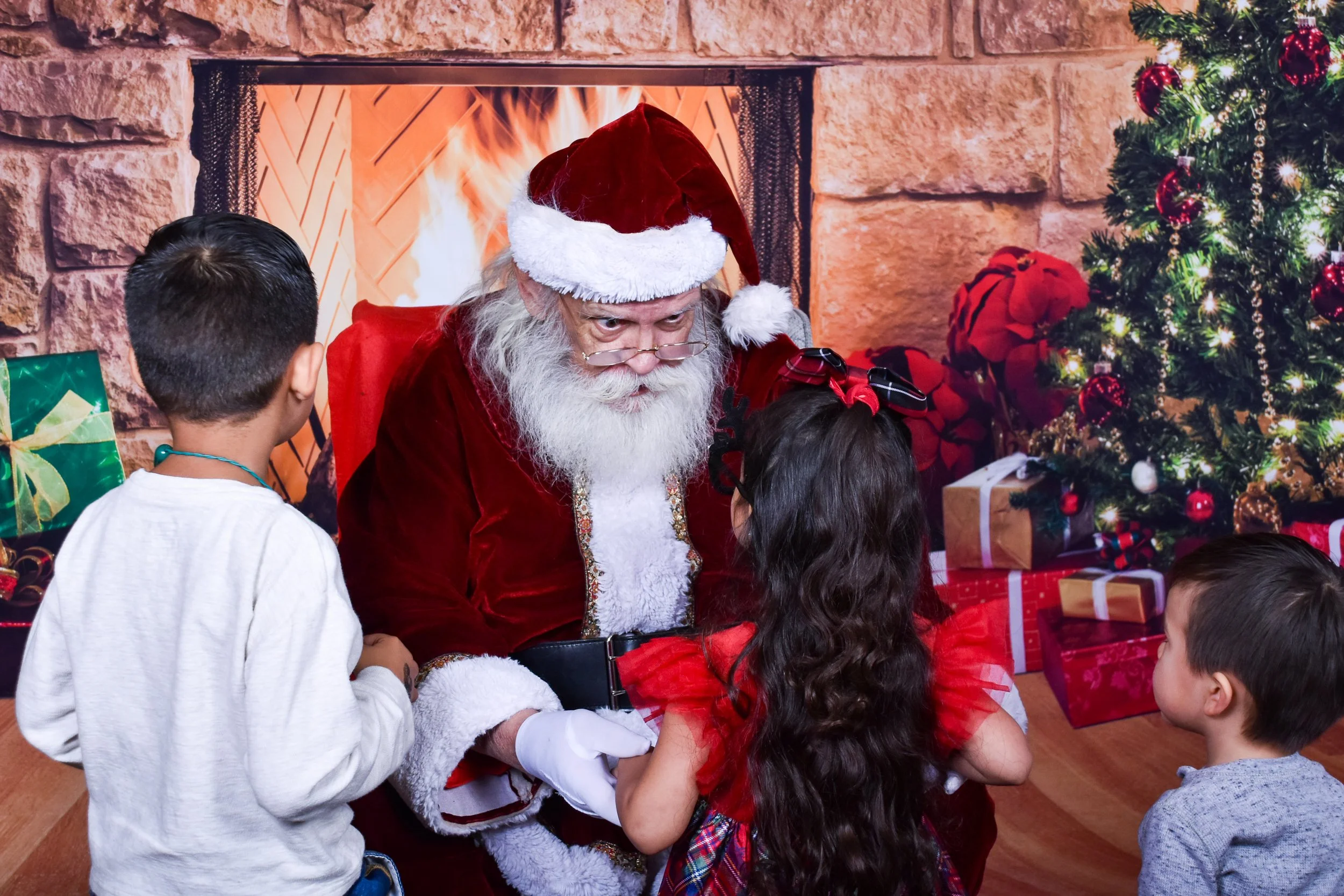 Team Remo Photos with Santa 2025 - Ponza Family 6.jpg