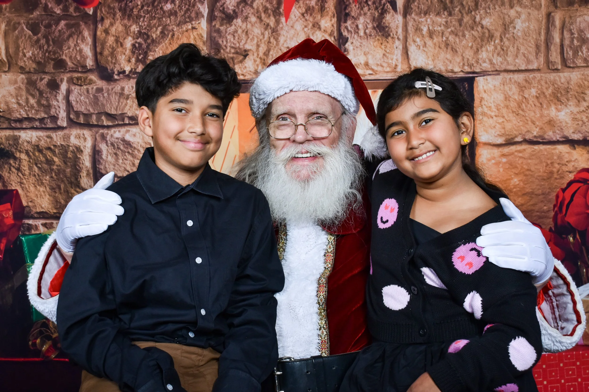 Team Remo Photos with Santa 2025 - Ramirez-Meadows Family 4.jpg