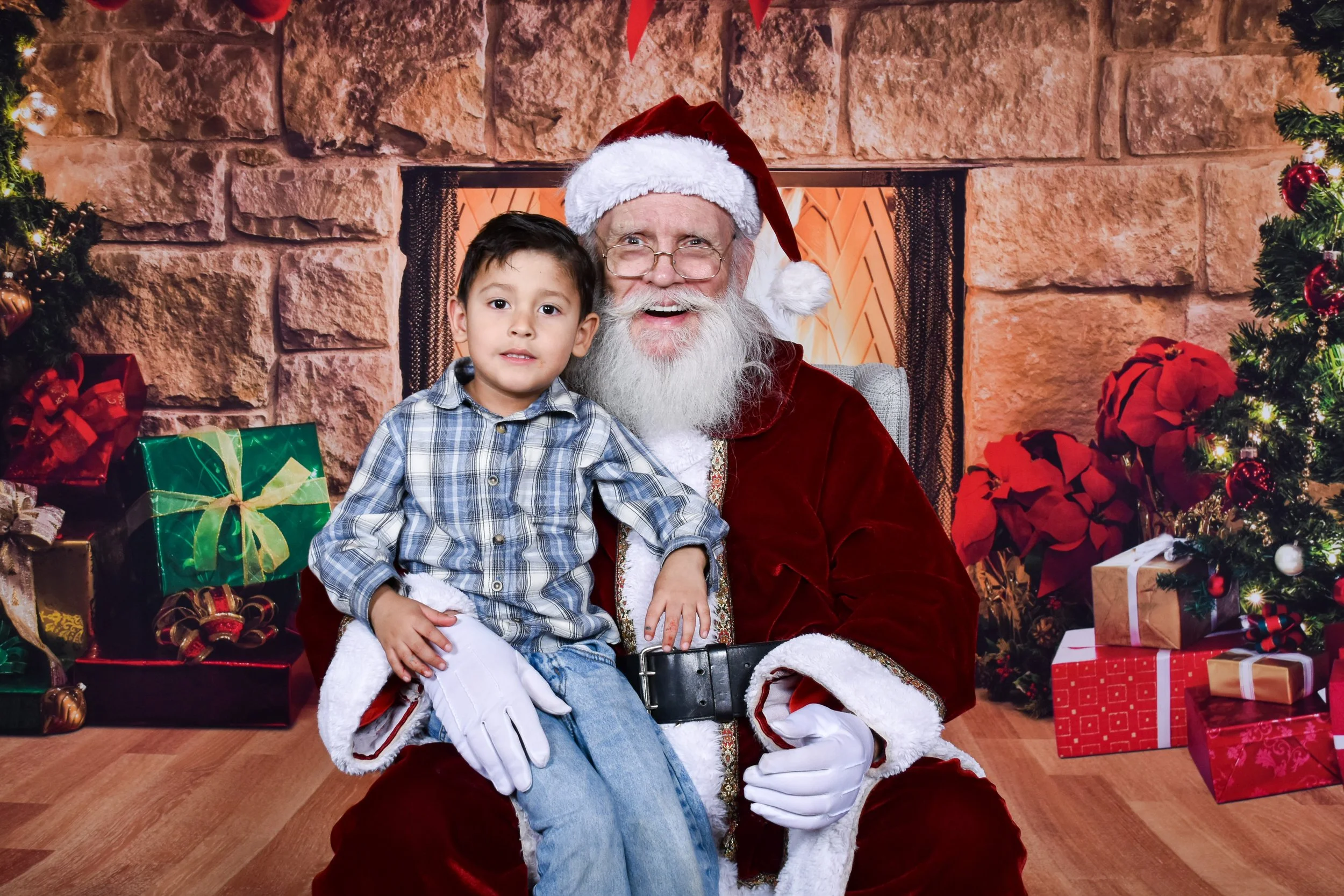 Team Remo Photos with Santa 2025 - Ramon's Family 3.jpg