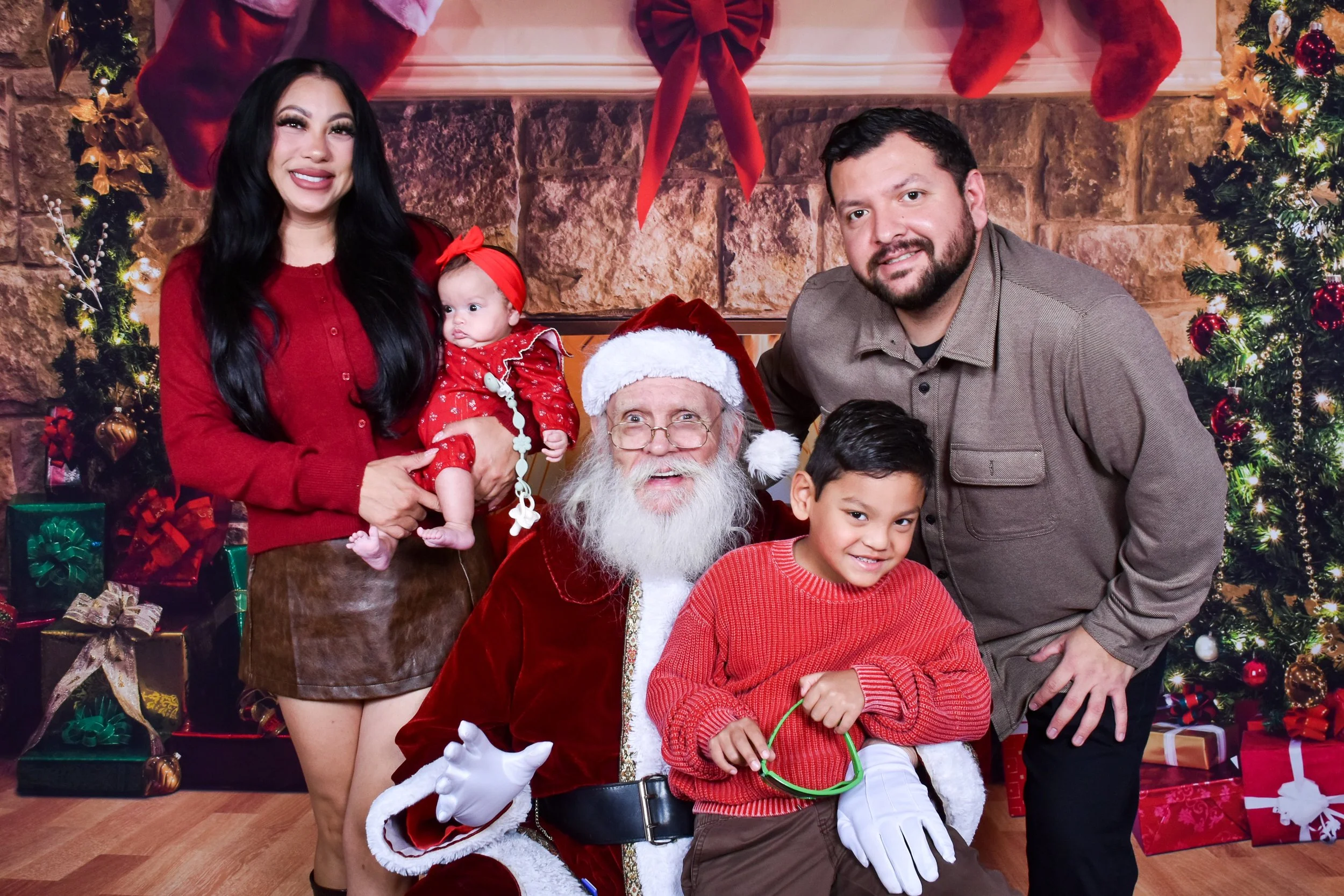 Team Remo Photos with Santa 2025 - Uribe-Kong Family 1.jpg