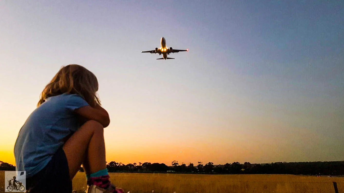airplane viewing area, bulla
