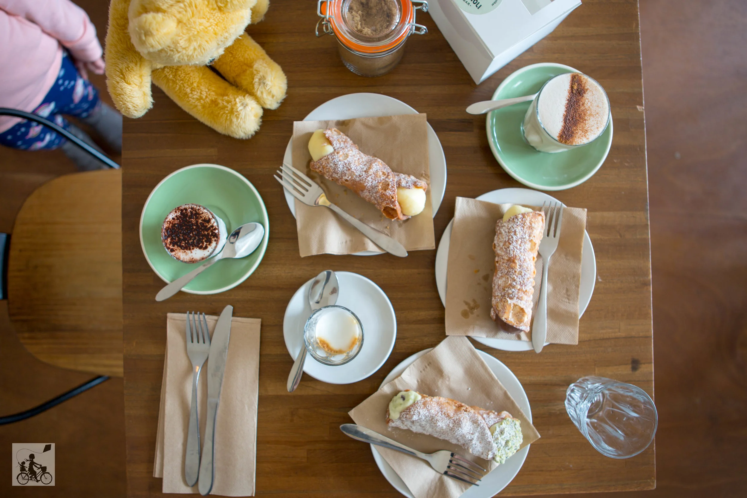 Cannoli Bar - Mamma Knows West (9 of 15).jpg