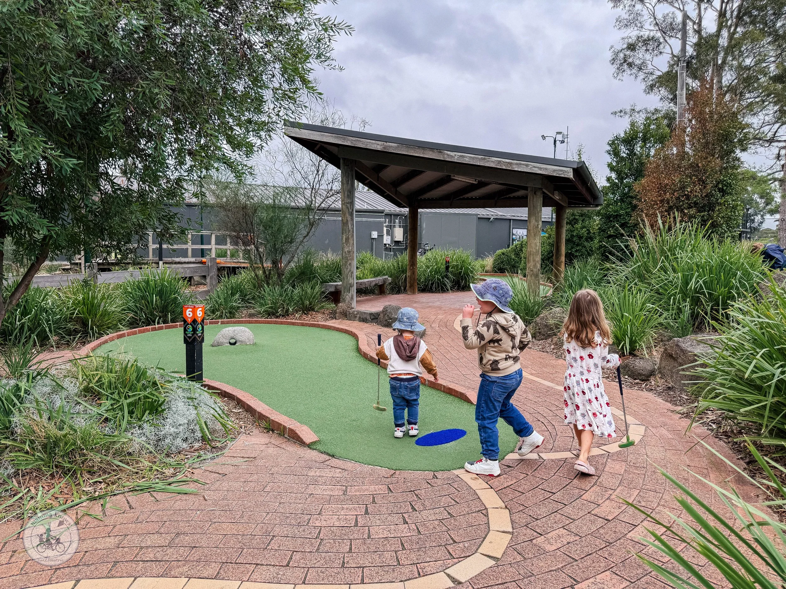mini golf @ yarra bend golf course, fairfield, copyright mamma knows north
