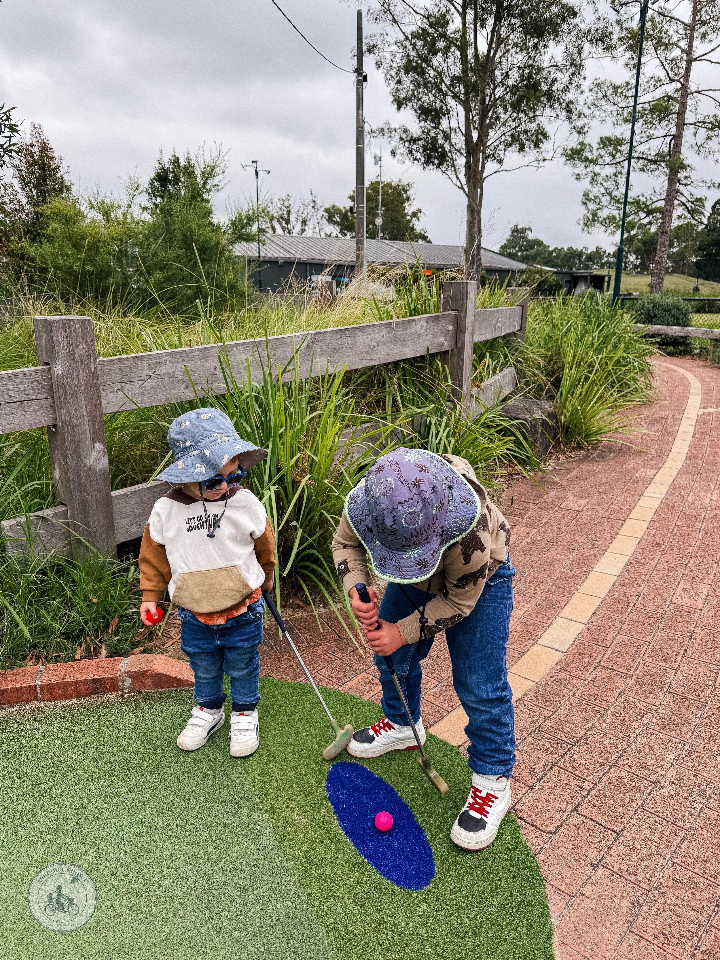 mini golf @ yarra bend golf course, fairfield, copyright mamma knows north