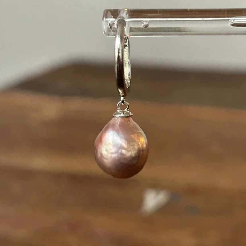 roseblack_2025_peacock_pearl_earring.jpg