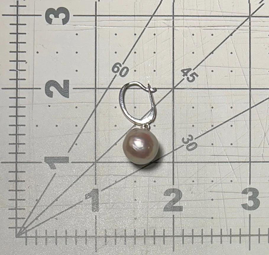roseblack_2025_peacock_pearl_earring_ruler.jpg