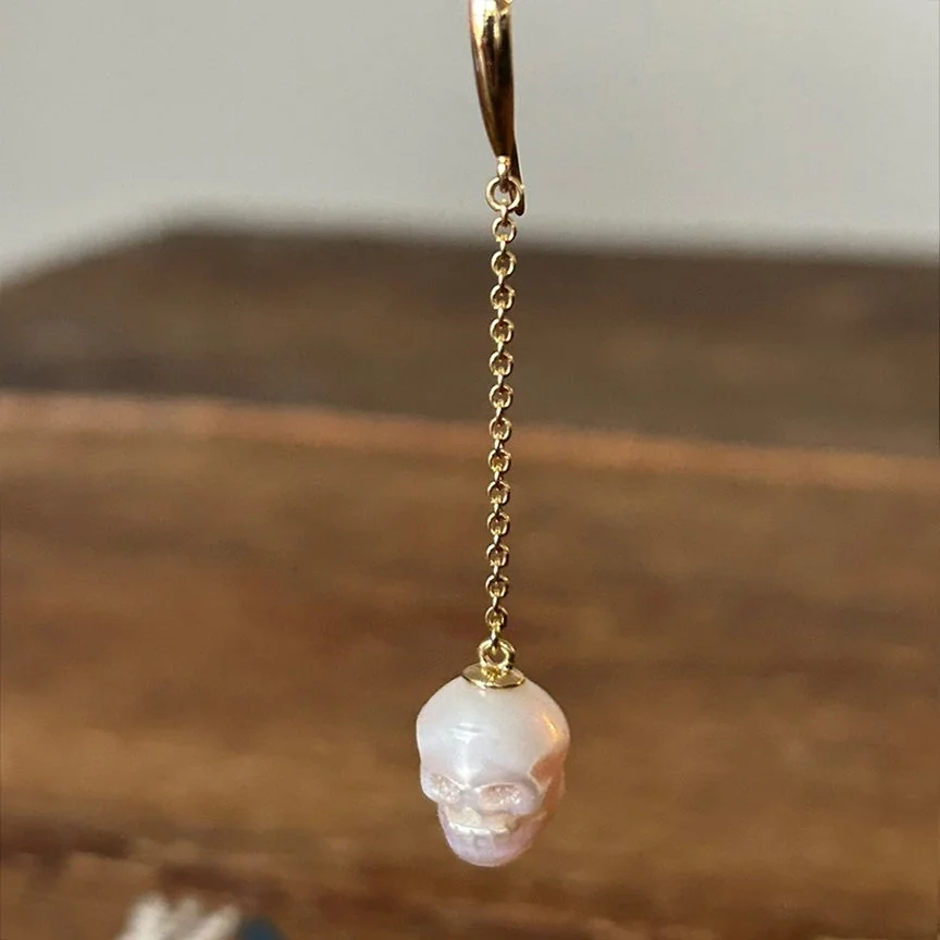 roseblack_2025_dangly_skull_gold_earring.jpg