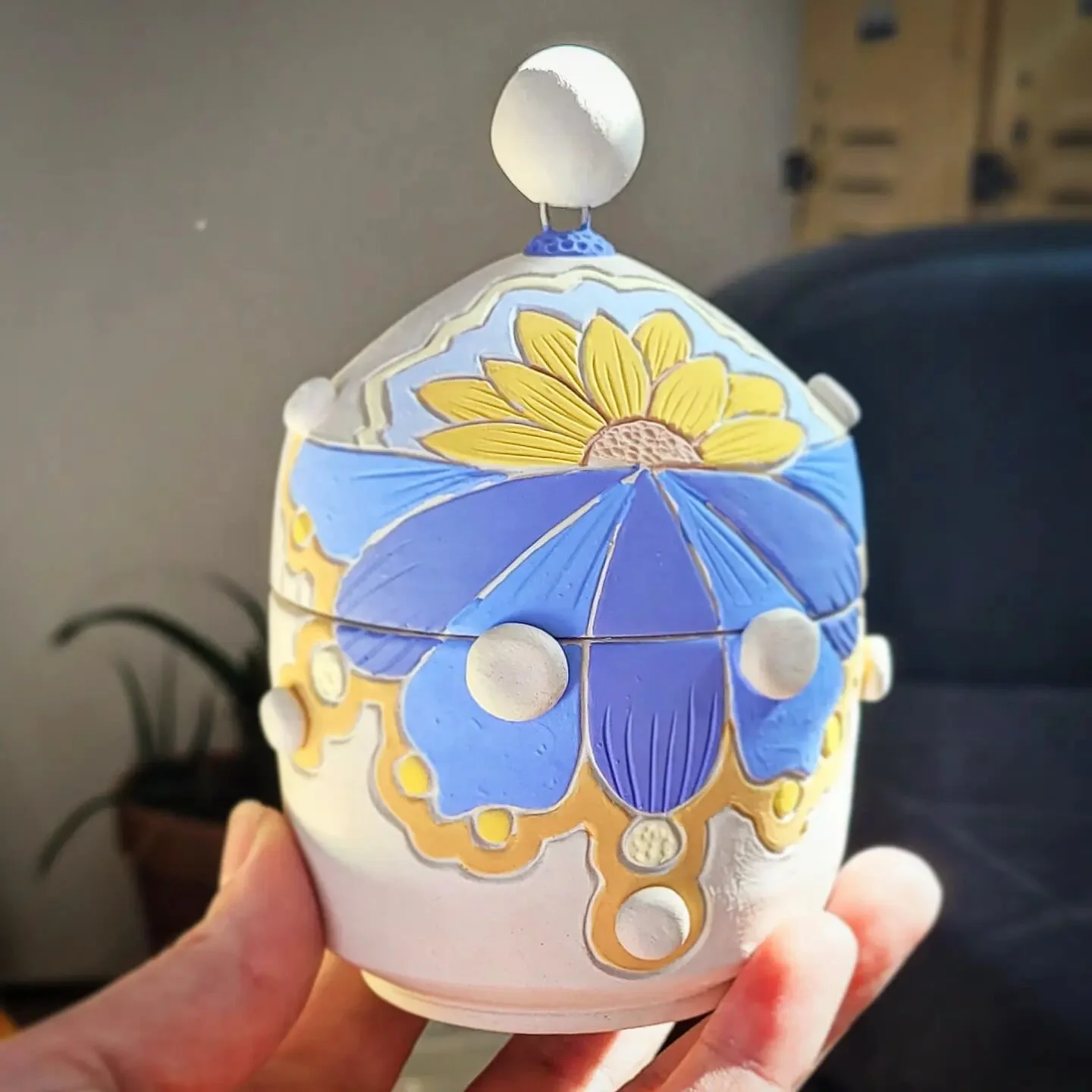 Experimenting with these little jars this week, oh what fun! 
💙
🌻
💙
#handmade #sunflower #jar #box #clat #ceramics #pottery #fun #color #flower #talavera #retrobloom #trinketholder #sunshine #studio #love #shadow #workfromhome #carve #pattern