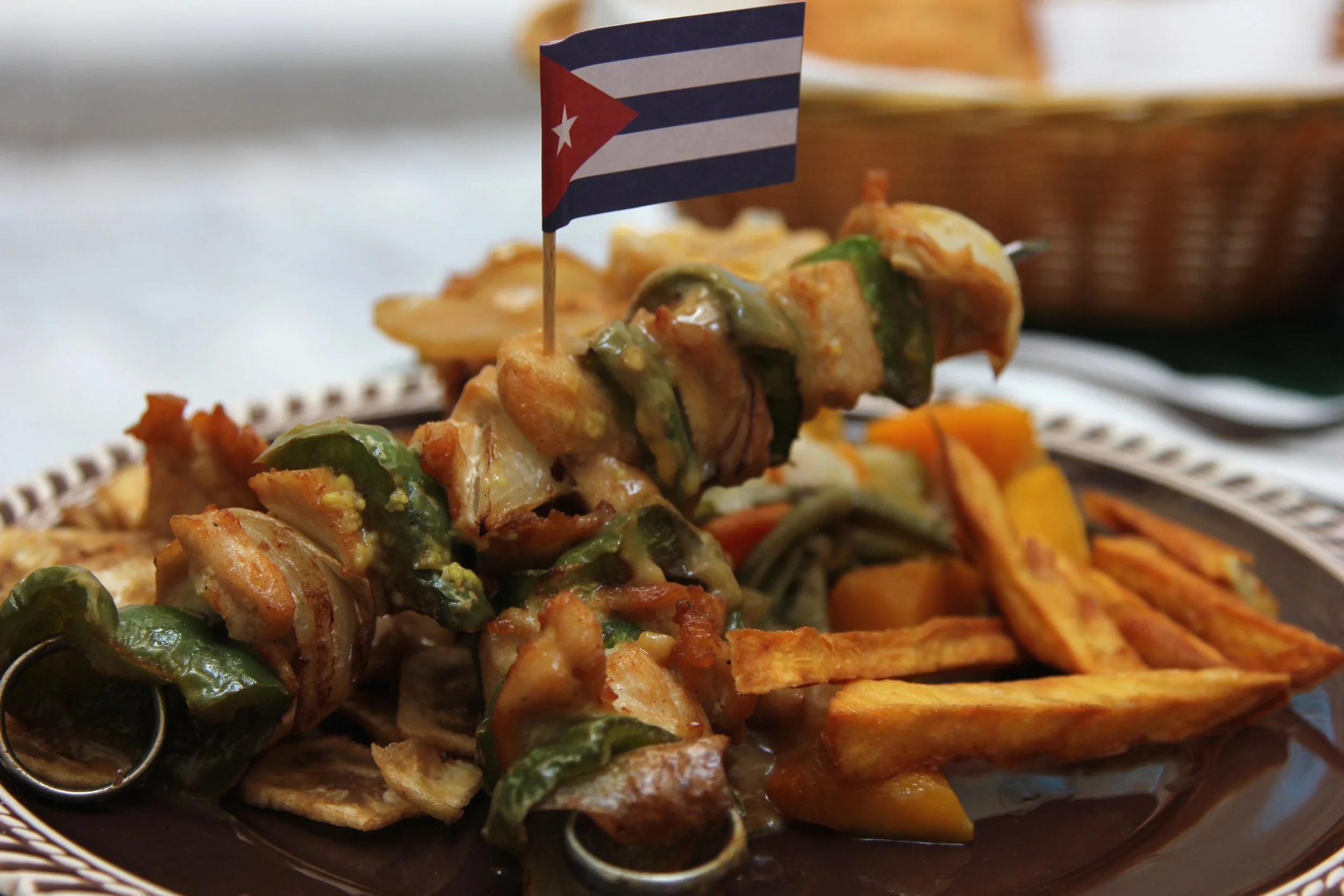 food in cuba - brochetta de pollo