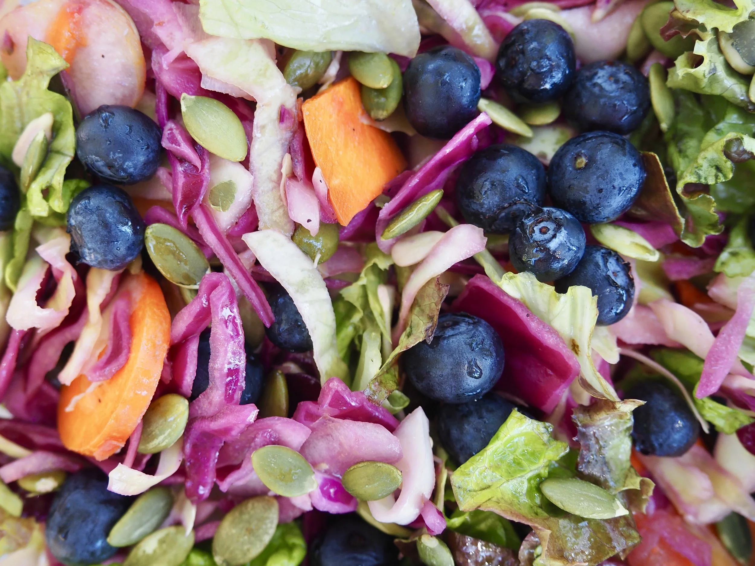 CRUNCHY BLUEBERRY CABBAGE SALAD