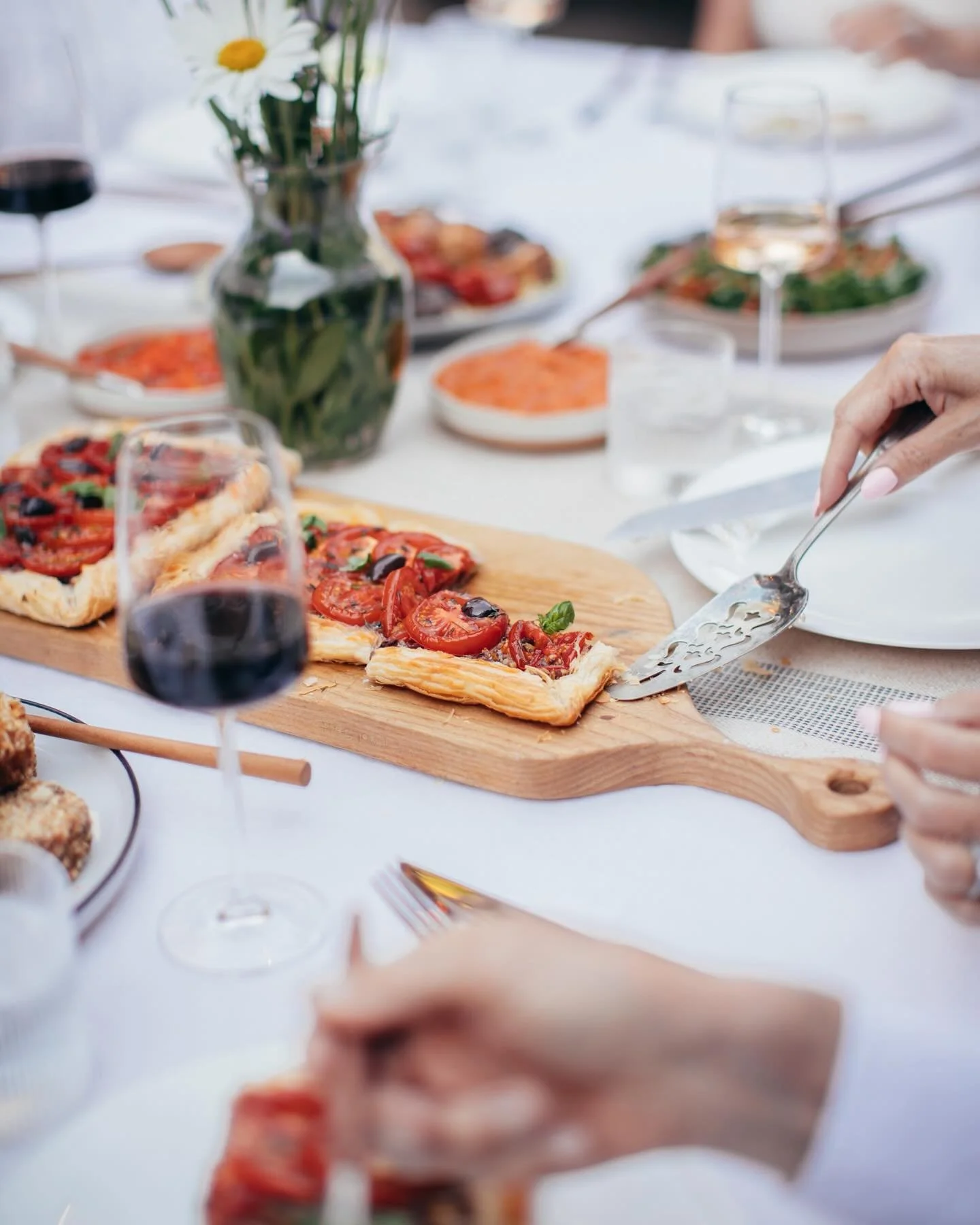SUMMER SCENE ✨ This past weekend, @denisem.ca and I hosted one of our final gatherings for the cookbook&mdash;a long-table summer dinner tucked outdoors, with golden light, delicious food (obviously 😉), and the kind of company that makes your cheeks