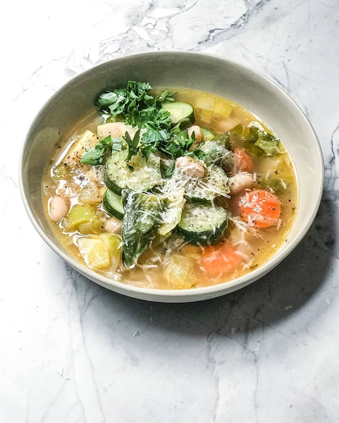 Vegetarian dinner inspo: cannellini beans in a vegetable stock made with alllll the vegetables I have on hand, frozen, added to with more veg, simmered and frozen again, and now it&rsquo;s the richest broth ever. Add zucchini, carrots, potatoes, gree