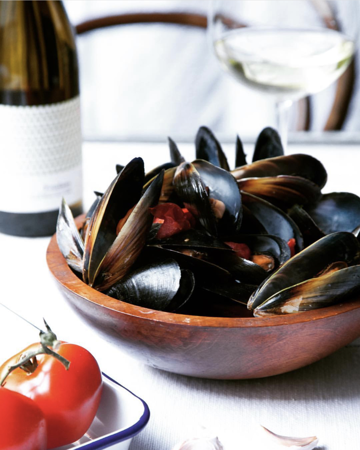 Mussels In white wine, tomato and garlic Recipe La Lisse Soie d’Ivoire Chenin Blanc 2017 - Languedoc, France