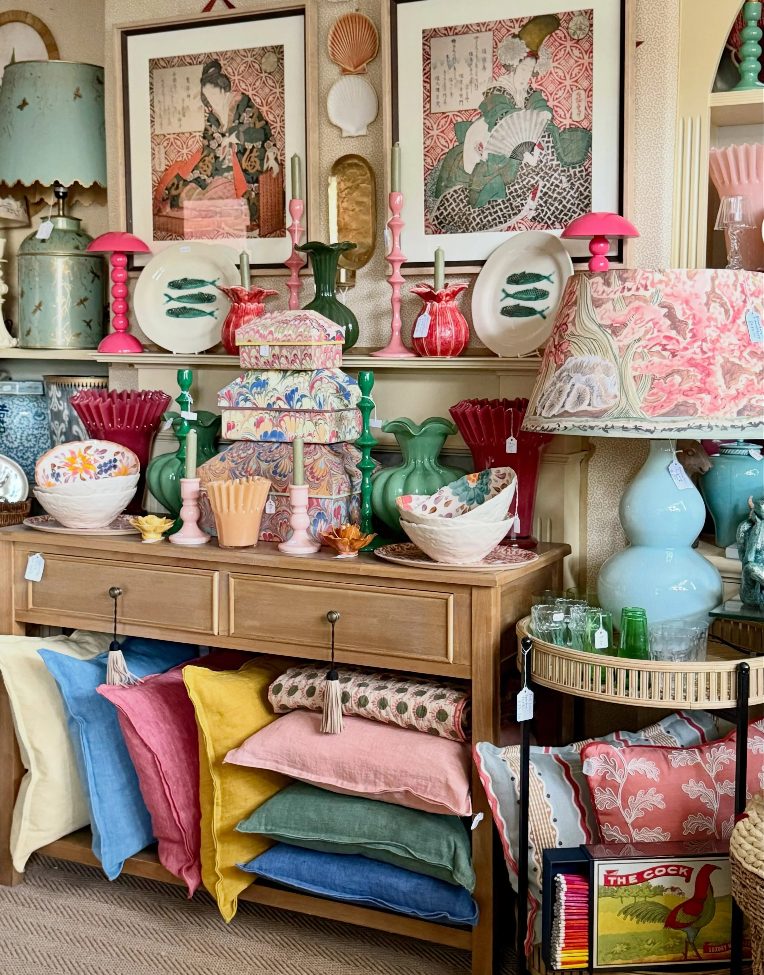 Beautiful interior accessories at affordable prices. A tiny shop packed with colour! Come and see us and we hope not to disappoint! @camilladunning_georgeclark #interioraccessories #shopindependant #stockbridgehampshire