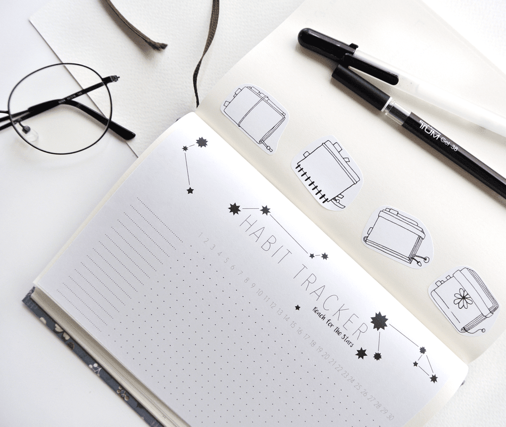 Bullet Journal: Monthly Progress & Minimalist Doodles — Evelyne Park | Art