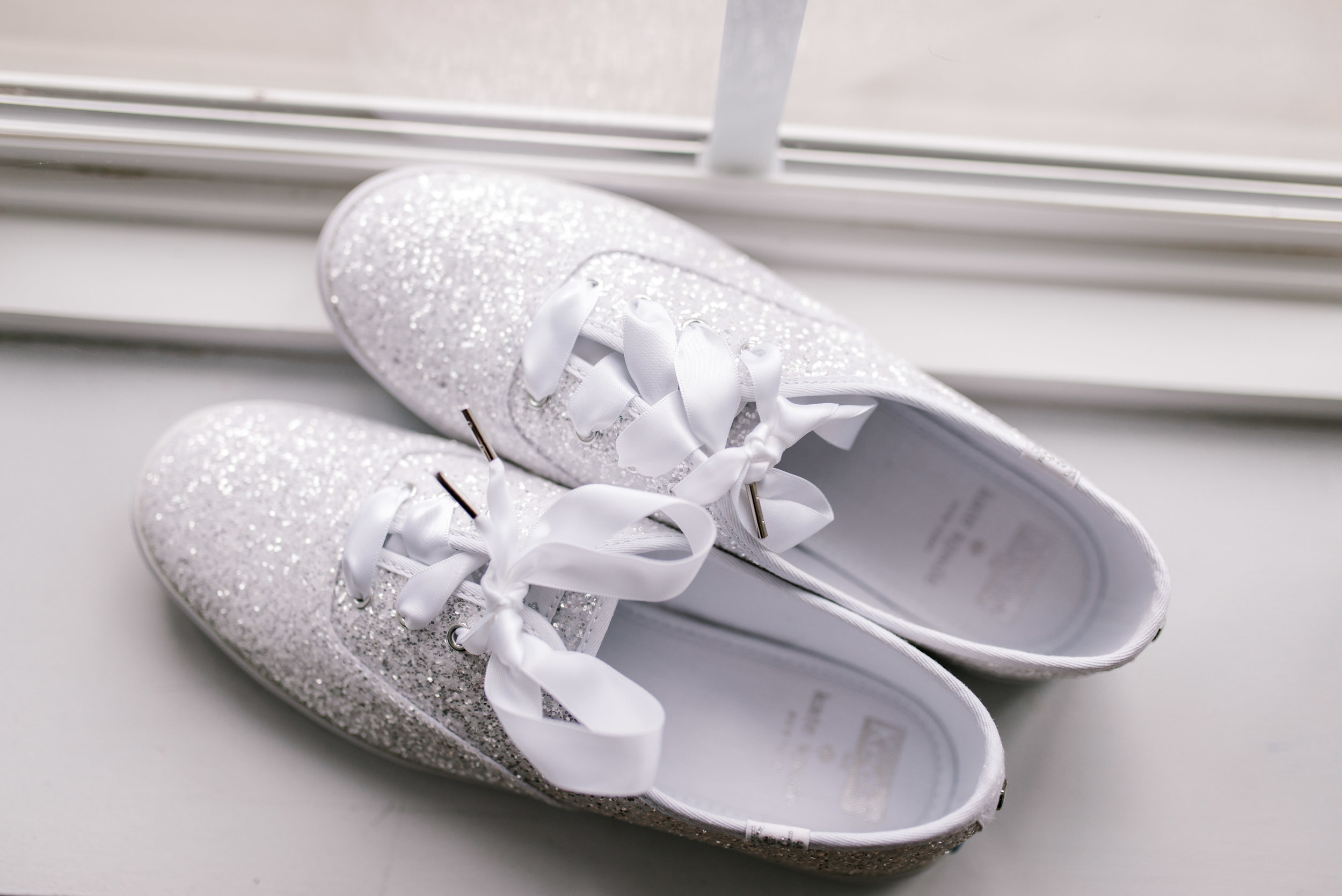 lexington-kentucky-wedding-photographer-comfy-shoes