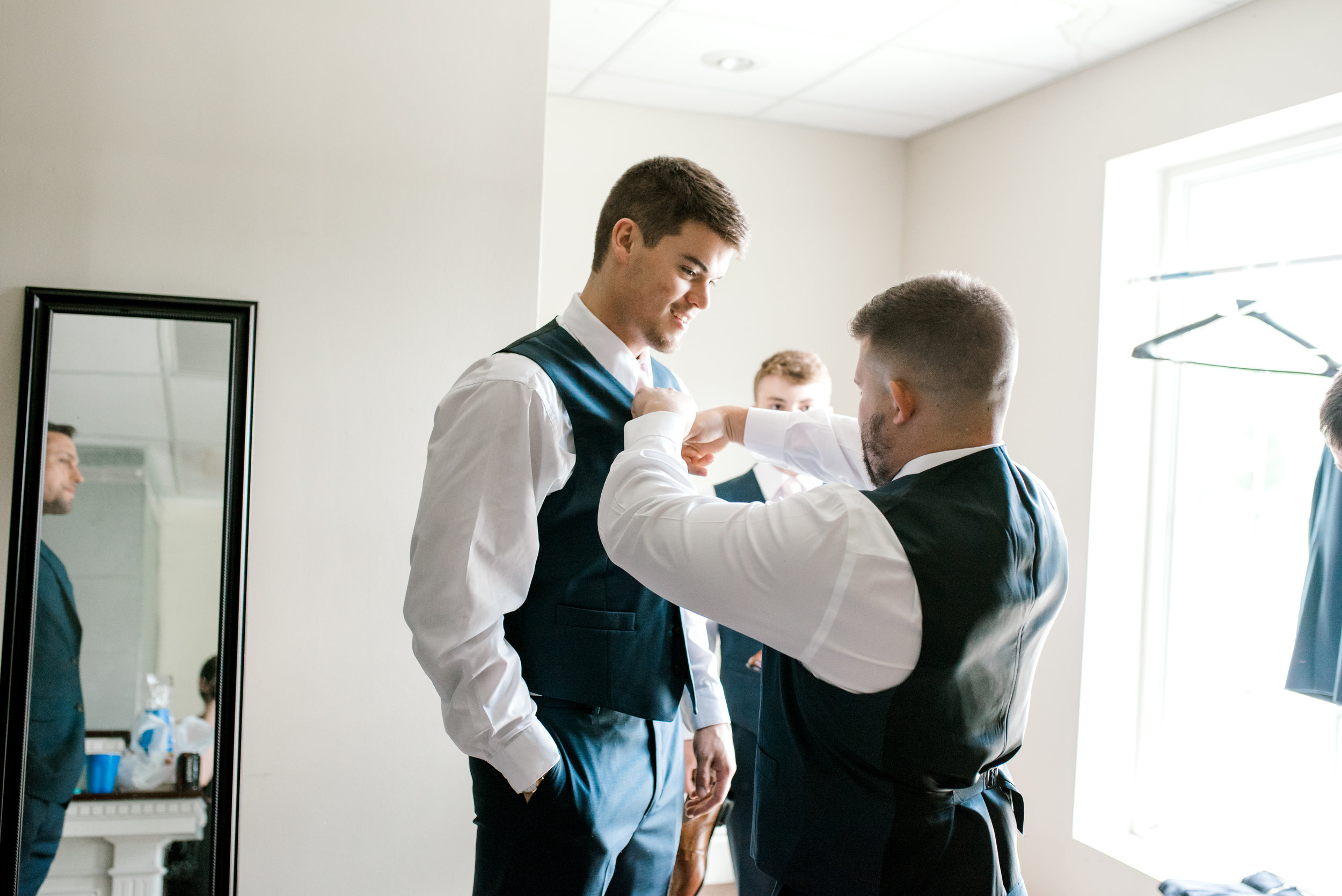 best-wedding-photographer-lexington-ky-groomsmen