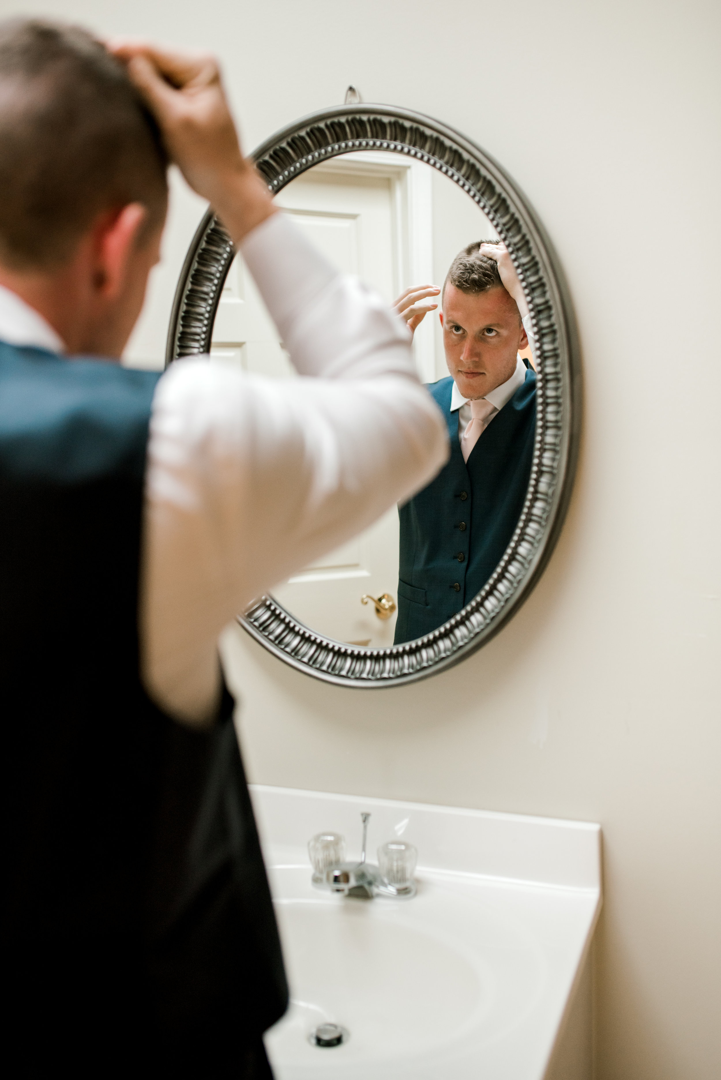 best-kentucky-wedding-photographer-groom