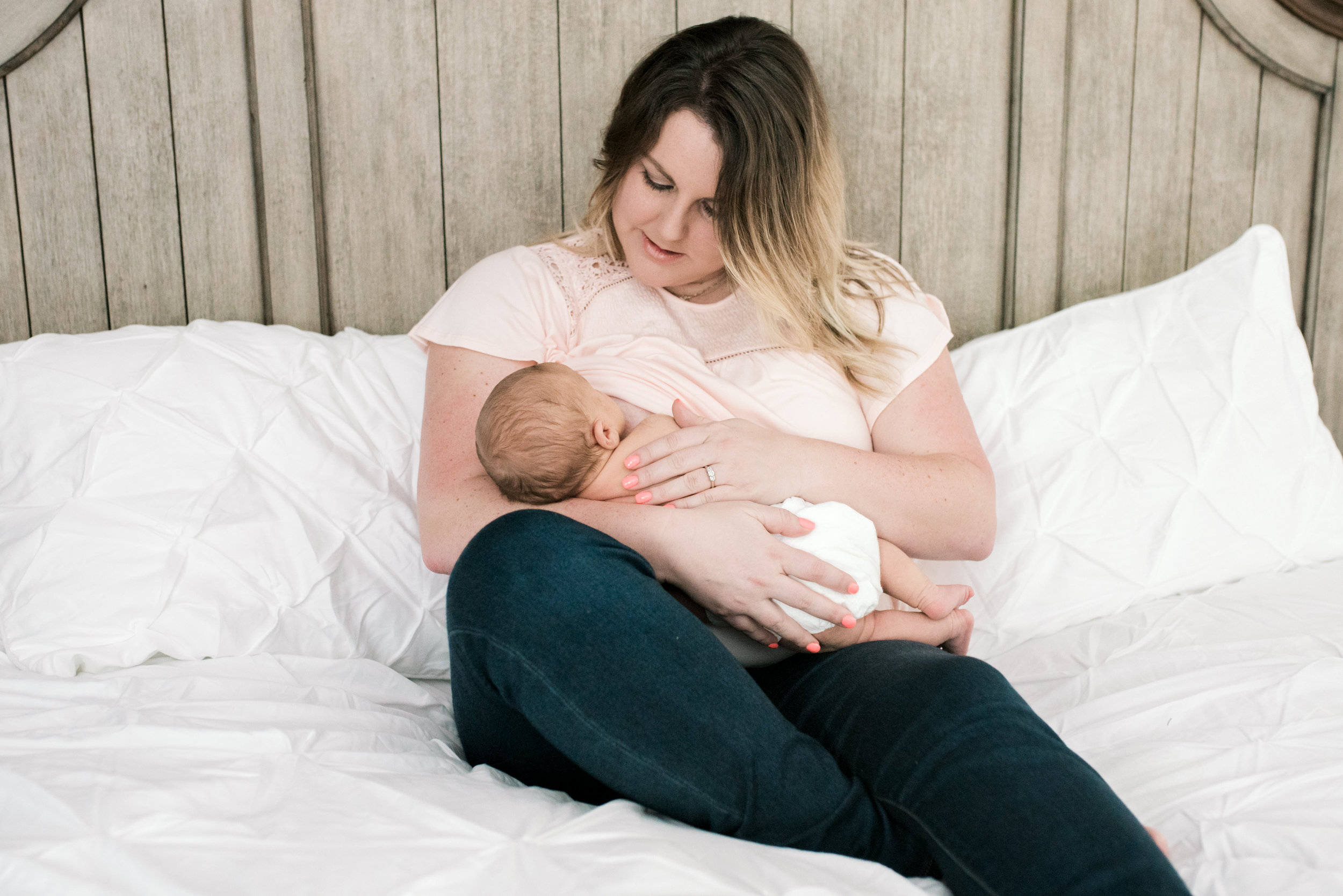 newborn-photographer-breastfeeding-kentucky