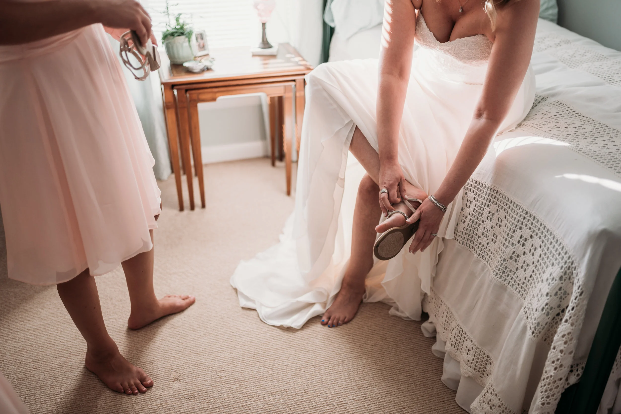 best-lexington-kentucky-wedding-photographer-getting-dressed