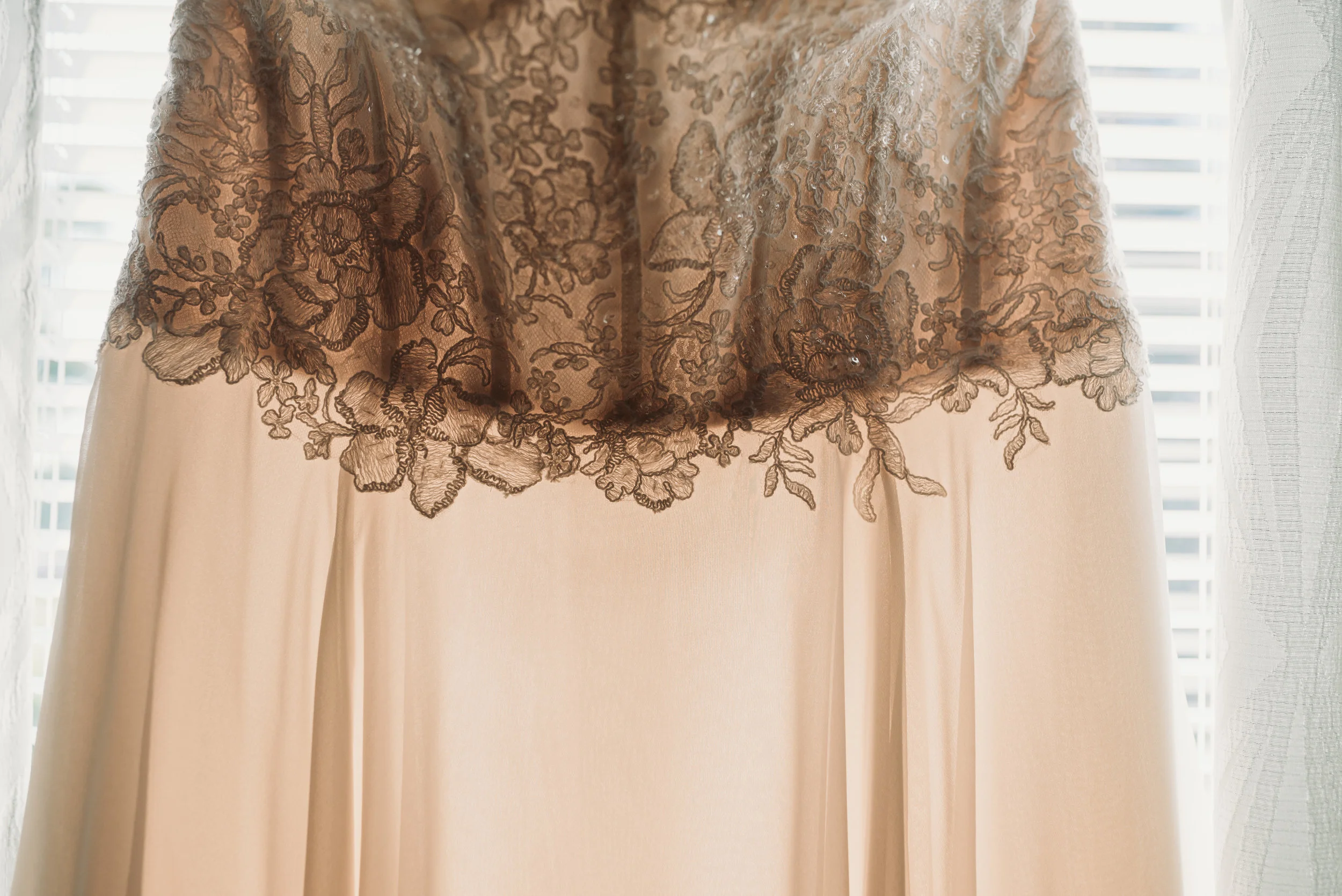lexington-kentucky-wedding-photographer-lace-dress