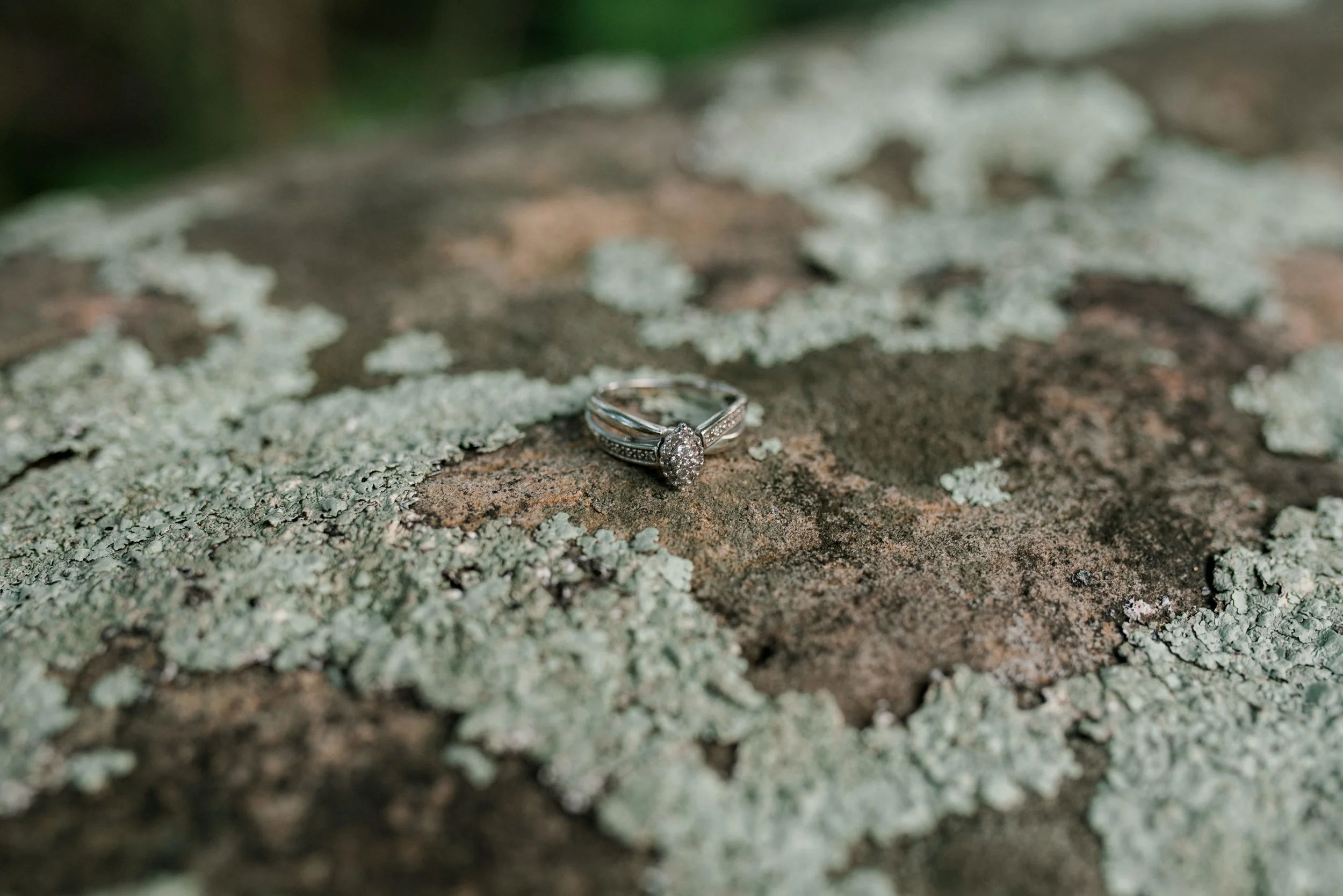 eastern-kentucky-wedding-photographer-engagement-ring