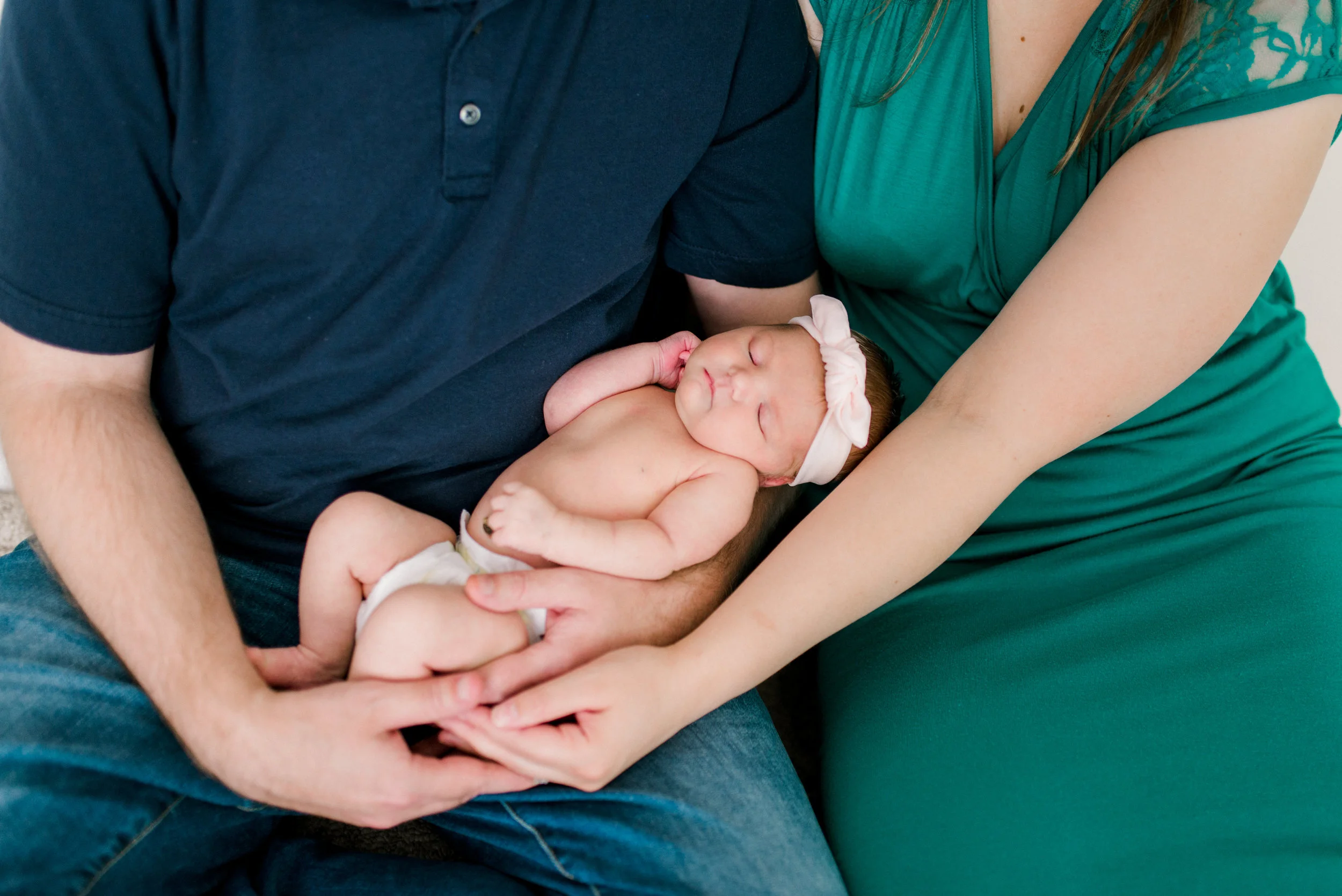 lifestyle-family-session-newborn