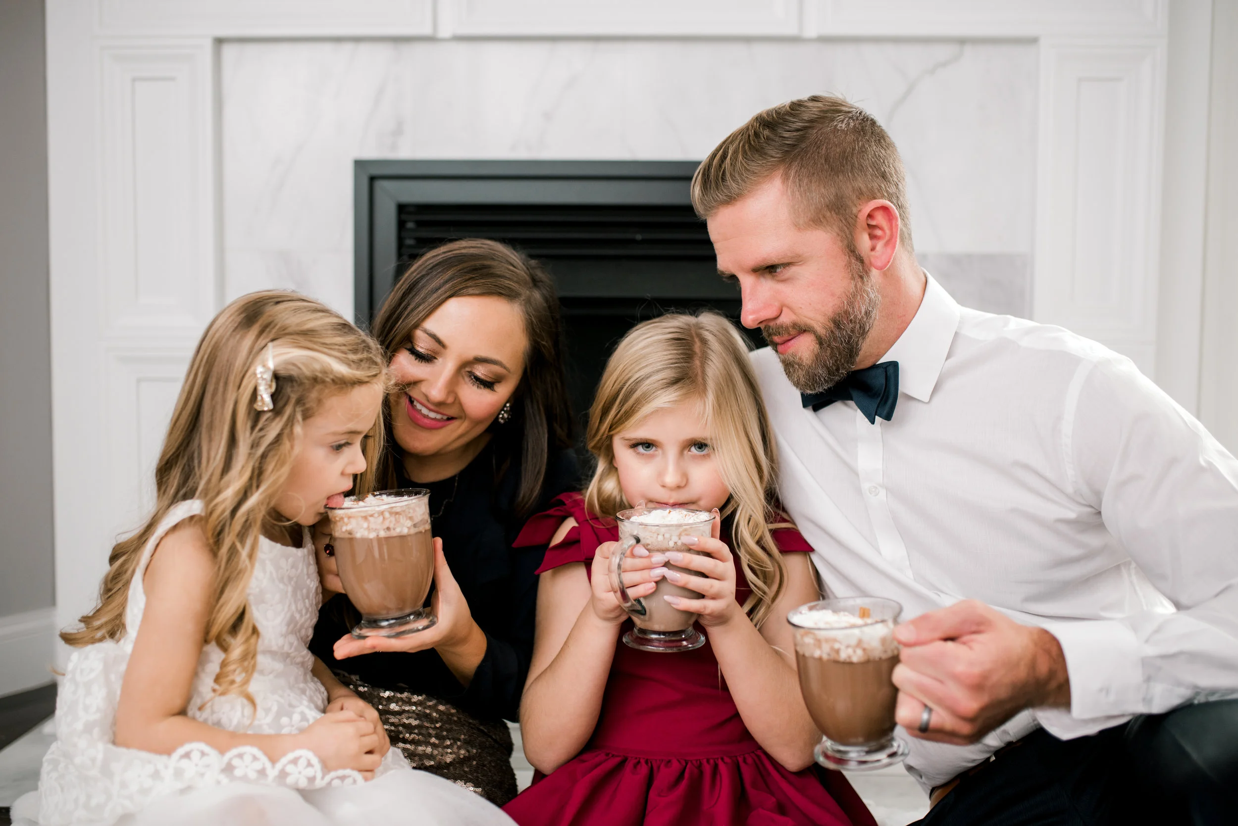 in-home-christmas-session-hot-chocolate
