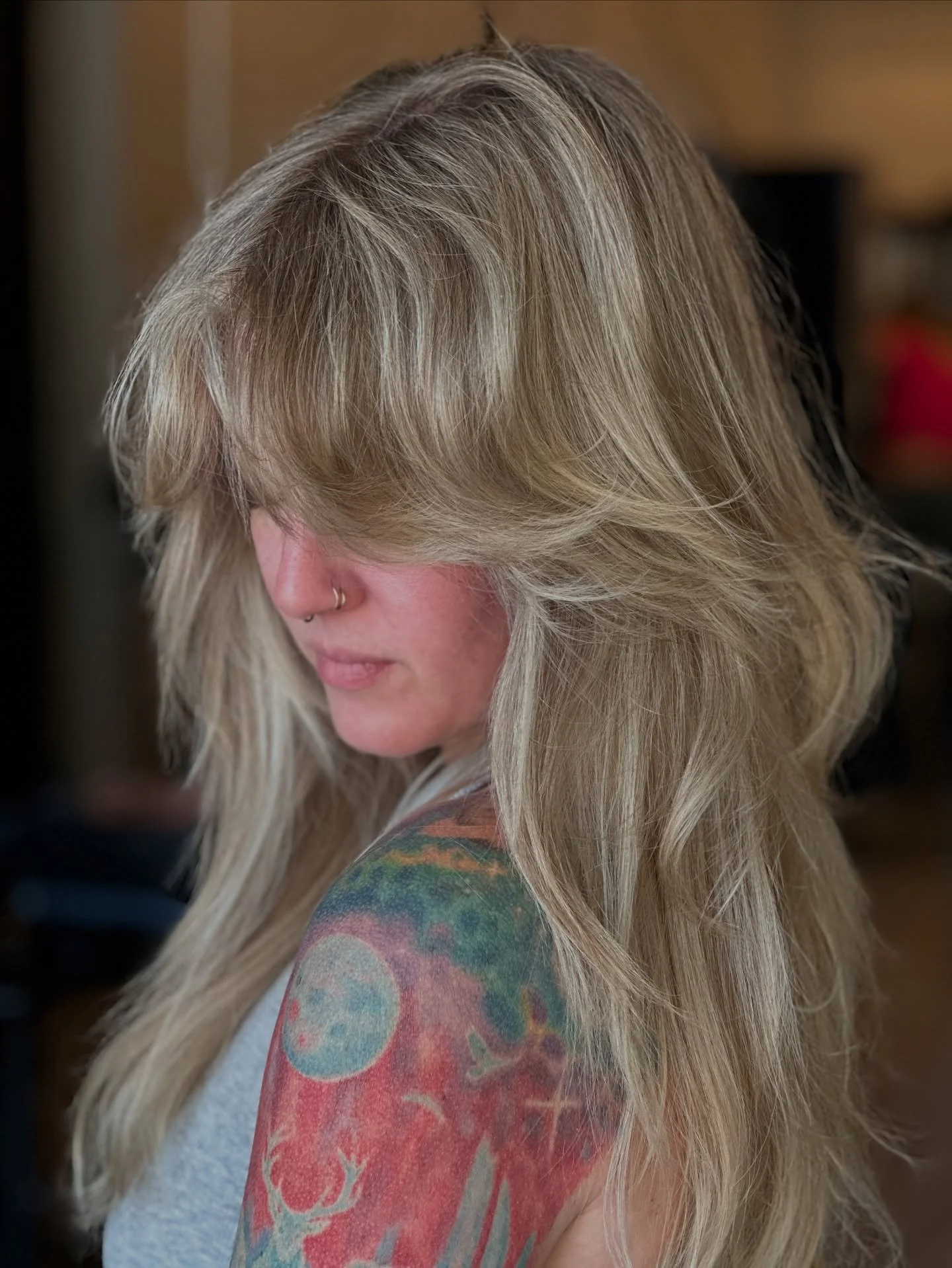 gorgeous babe 

cut by @hairbymatthewbenson

color by @carterhaircolor