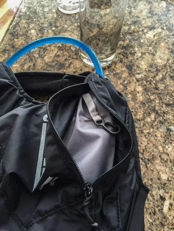 The upper pocket has a key clip