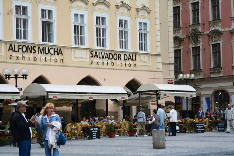 The Dali Exhibit and diners