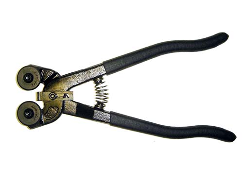PG32C Leponitt Rod Lopper 8"(200mm) long, cutter jaws open to 16mm wide. For cutting glass rods, minimum pressure on the hand grips leaves a clean edge on sliced rods. Adjustable centers the rod between cutter heads.