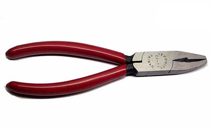 PCJ-11 Leponitt Smart Narrow Grozer 6” (152mm) long, narrow jaw for precise grozing , 5/32” (4mm) serrated jaw. With Chromium High Carbon Steel and special design. Durable and sharp, easy to control for breaking and grozing glass even without scoring.