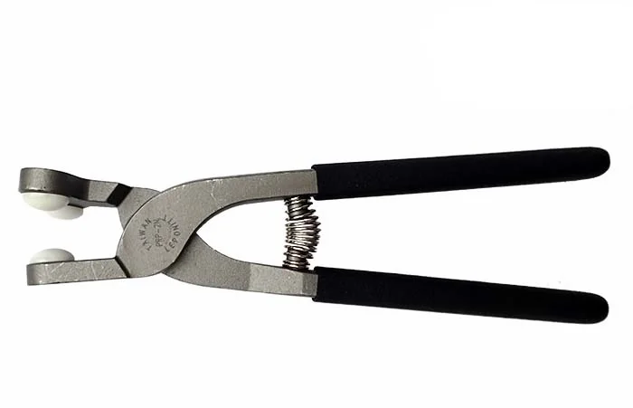 PRP-2N Three Button Runner 9-1/2"(240mm) long, ideal for 6~12mmT glass. With spring for easy cut running. Item no.PRP-20 is spare button for PRP-2N.
