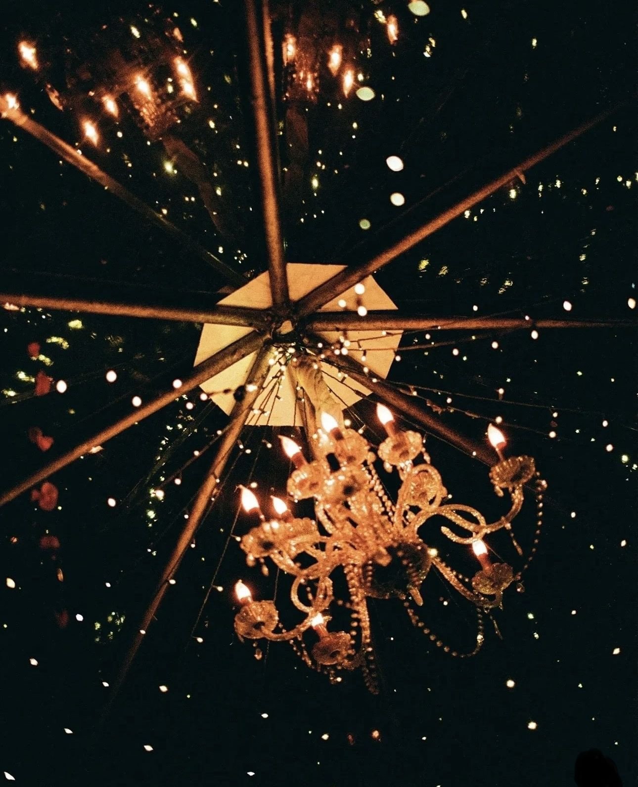 A chandelier glowing in the night.⁠
Candlelight flickering through the trees.⁠
A table set for connection, romance, and the kind of evenings you never want to end. ✨