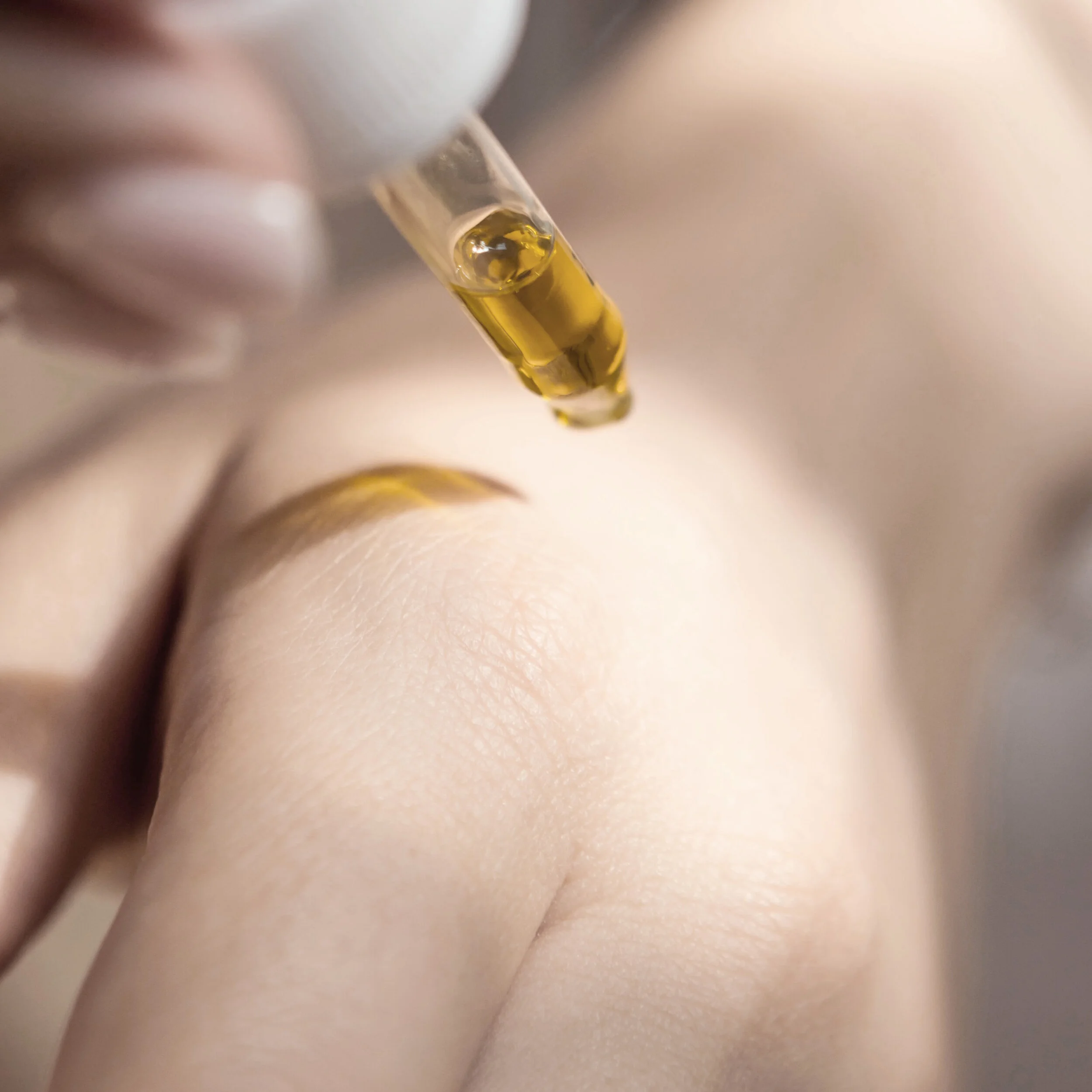 Mixing facial oil with Foundation
